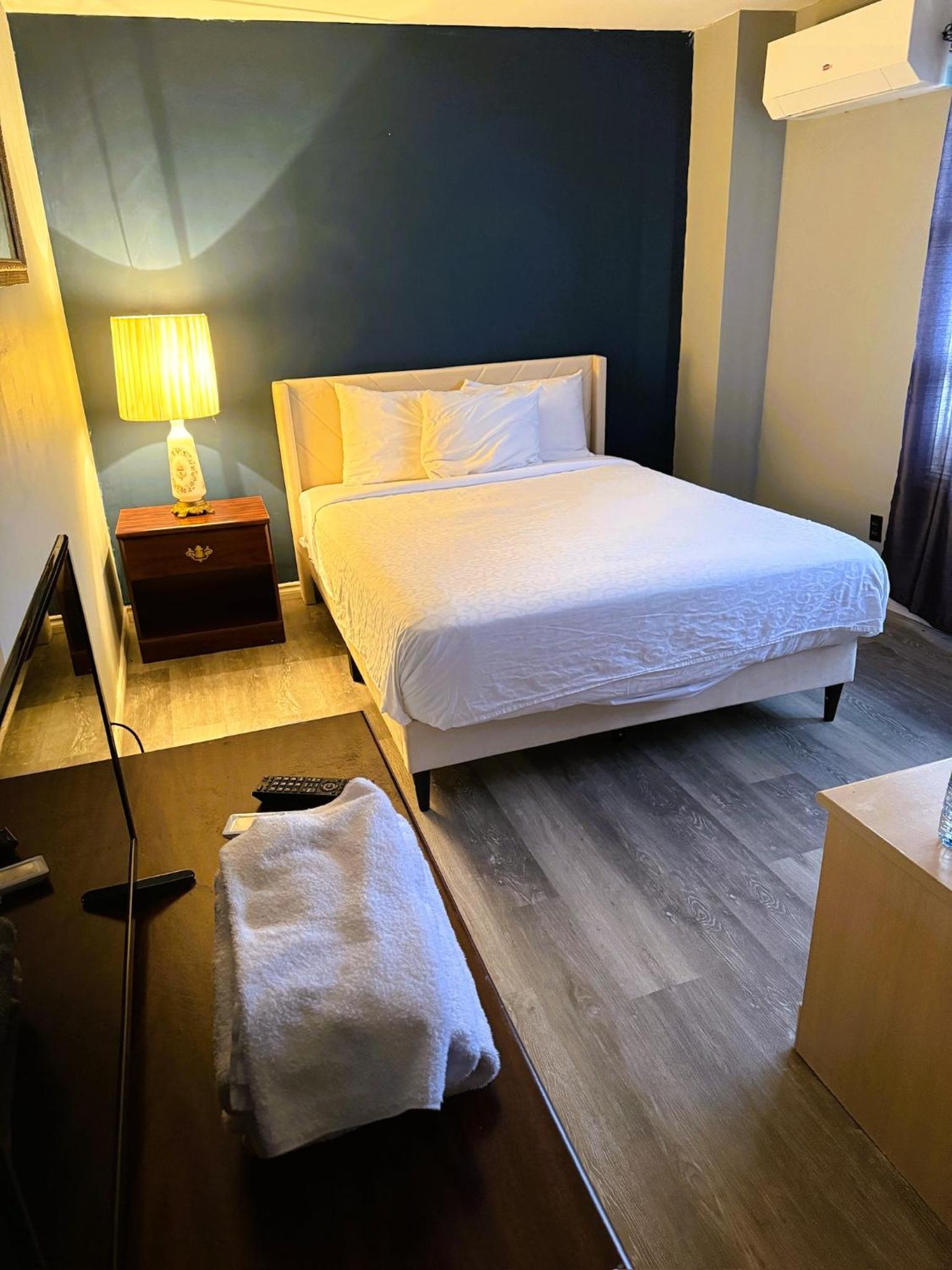 Deluxe Queen Room