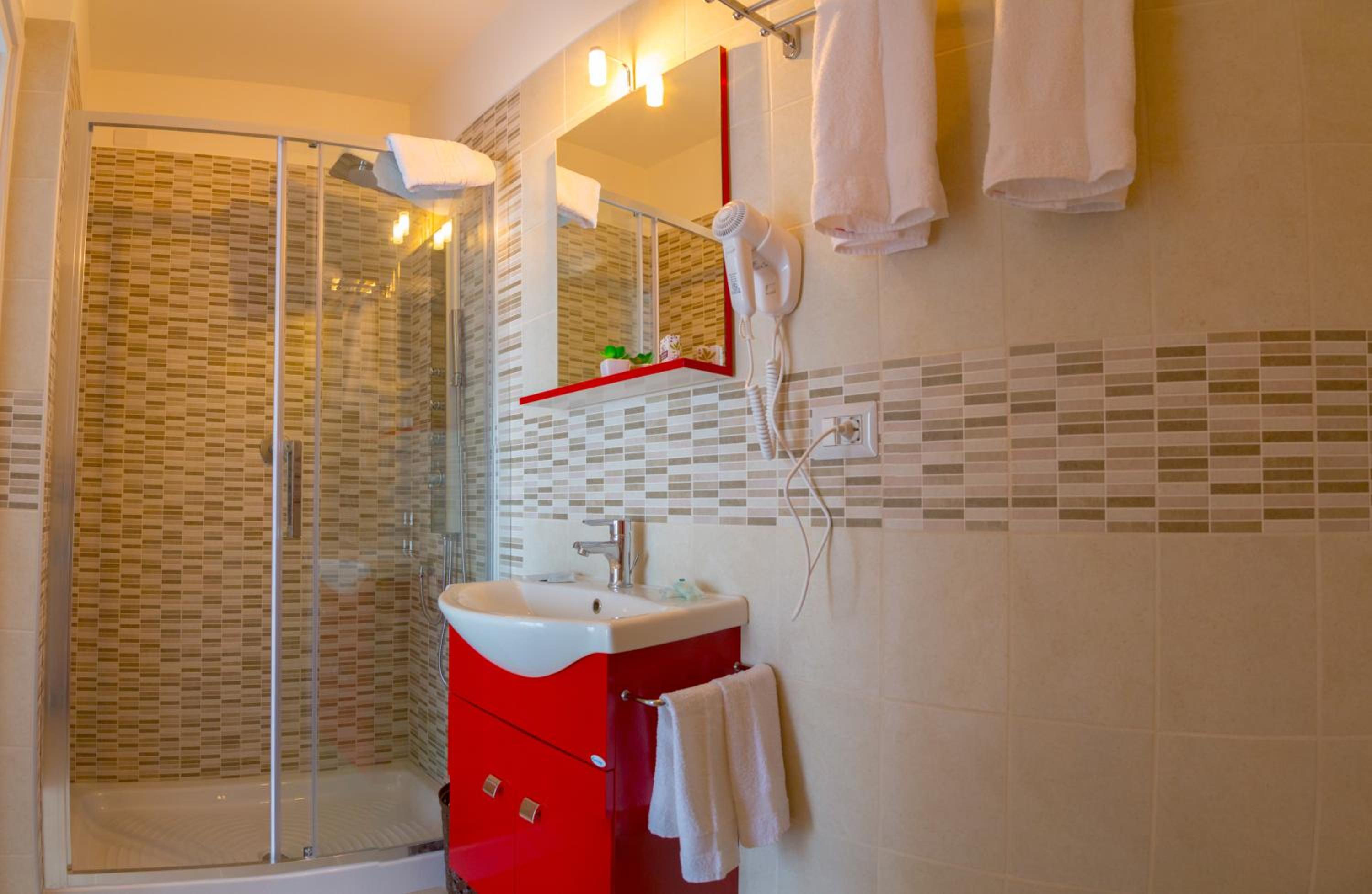 Double or Twin Room with Private Bathroom photo 2