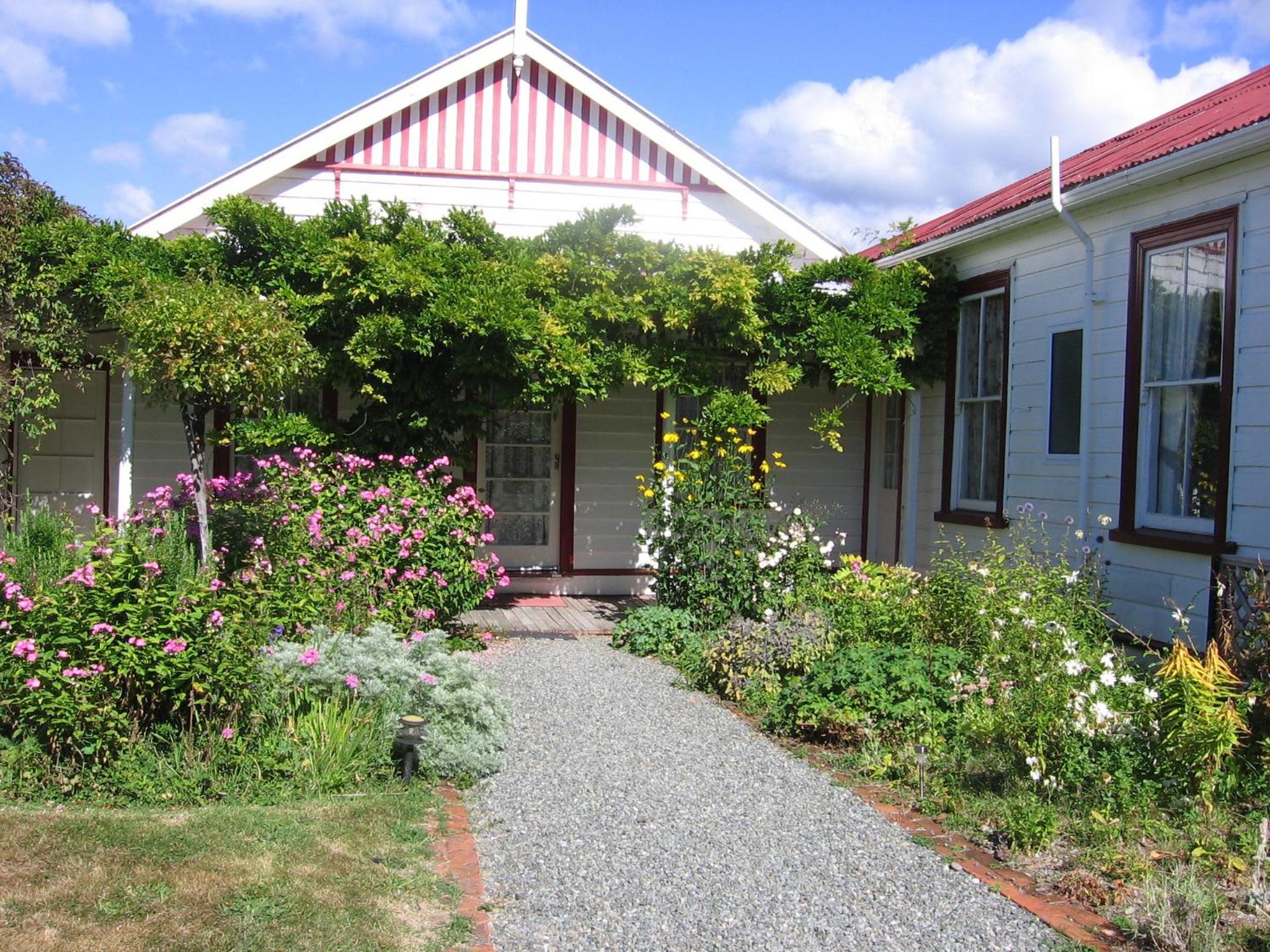 Queen Room with Garden View photo 2