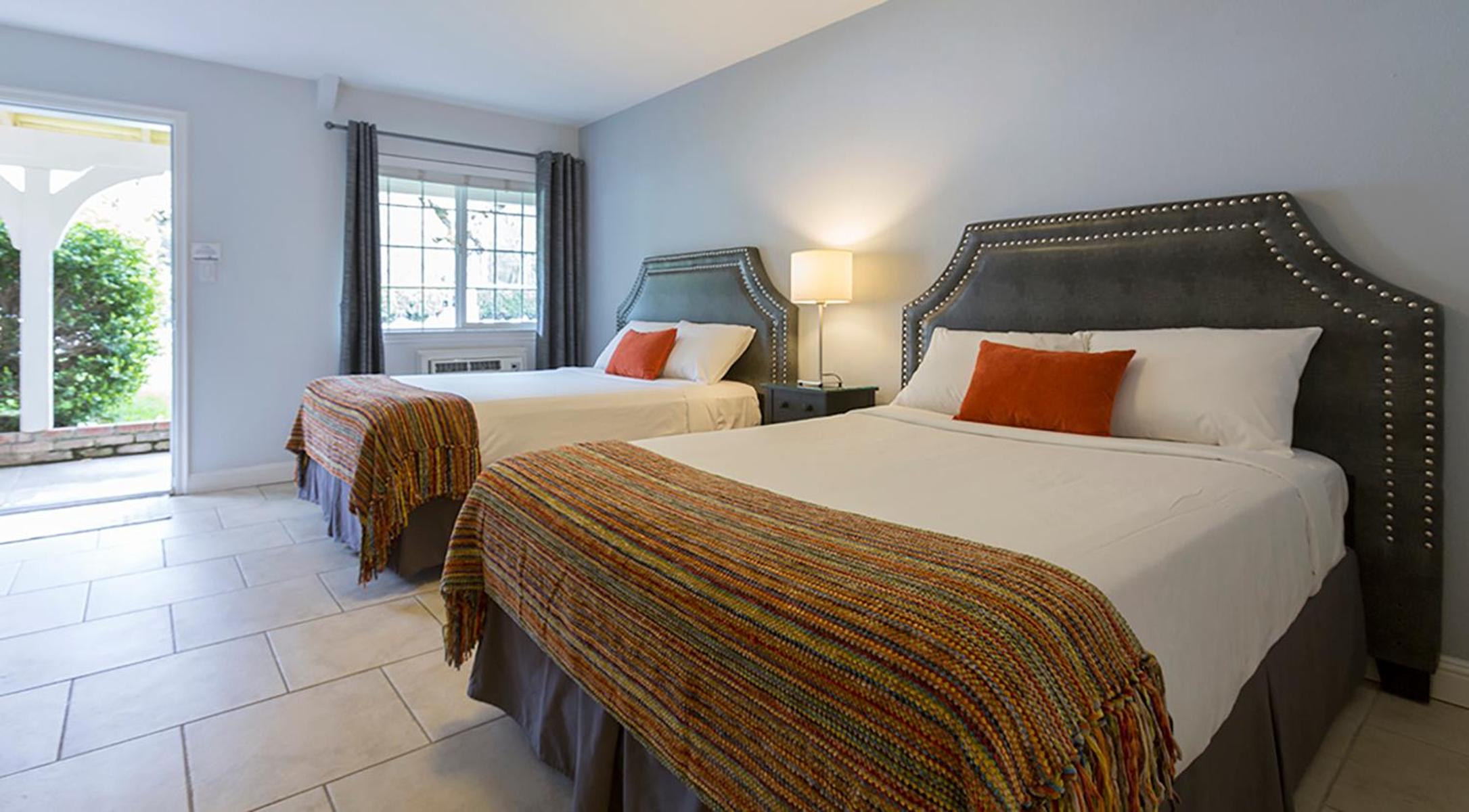 Mountain View Room with Two Double Beds - Photo 2