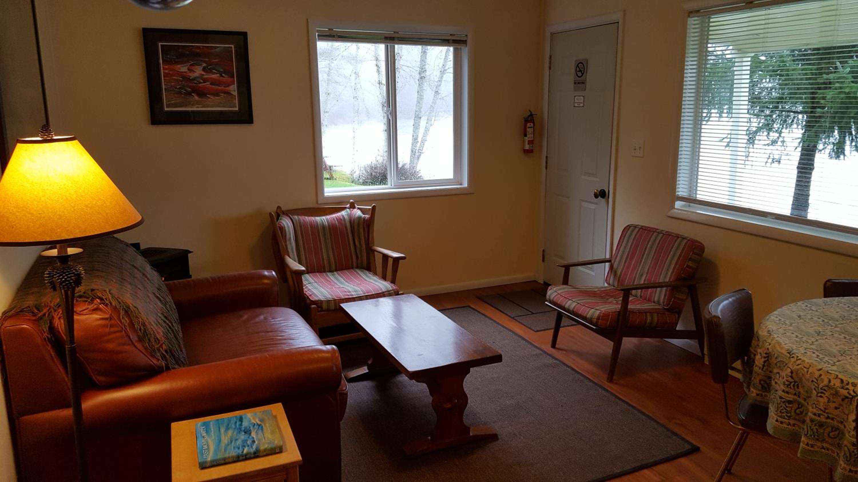 Deluxe King Suite photo 3