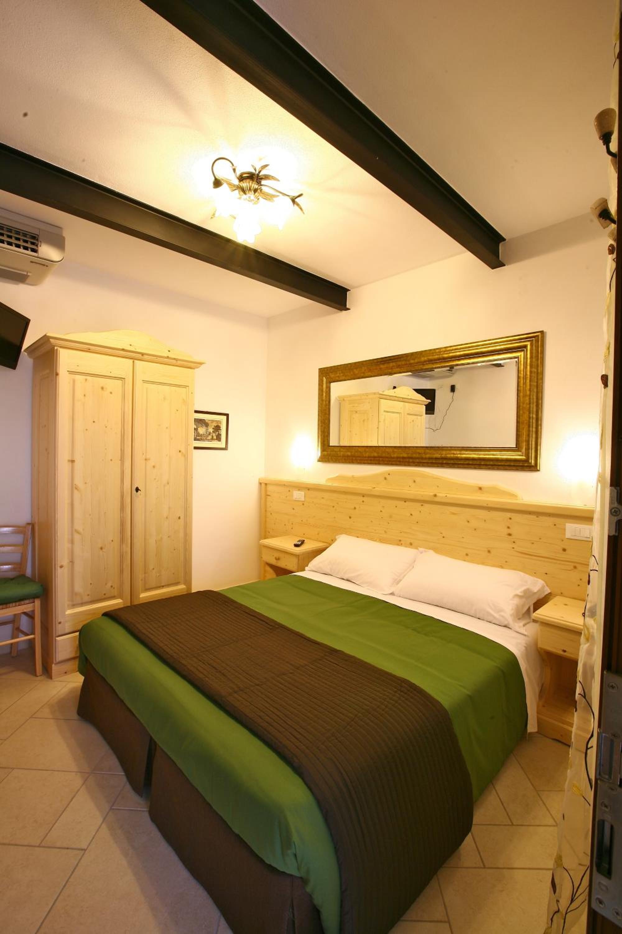 Double or Twin Room - Photo 3