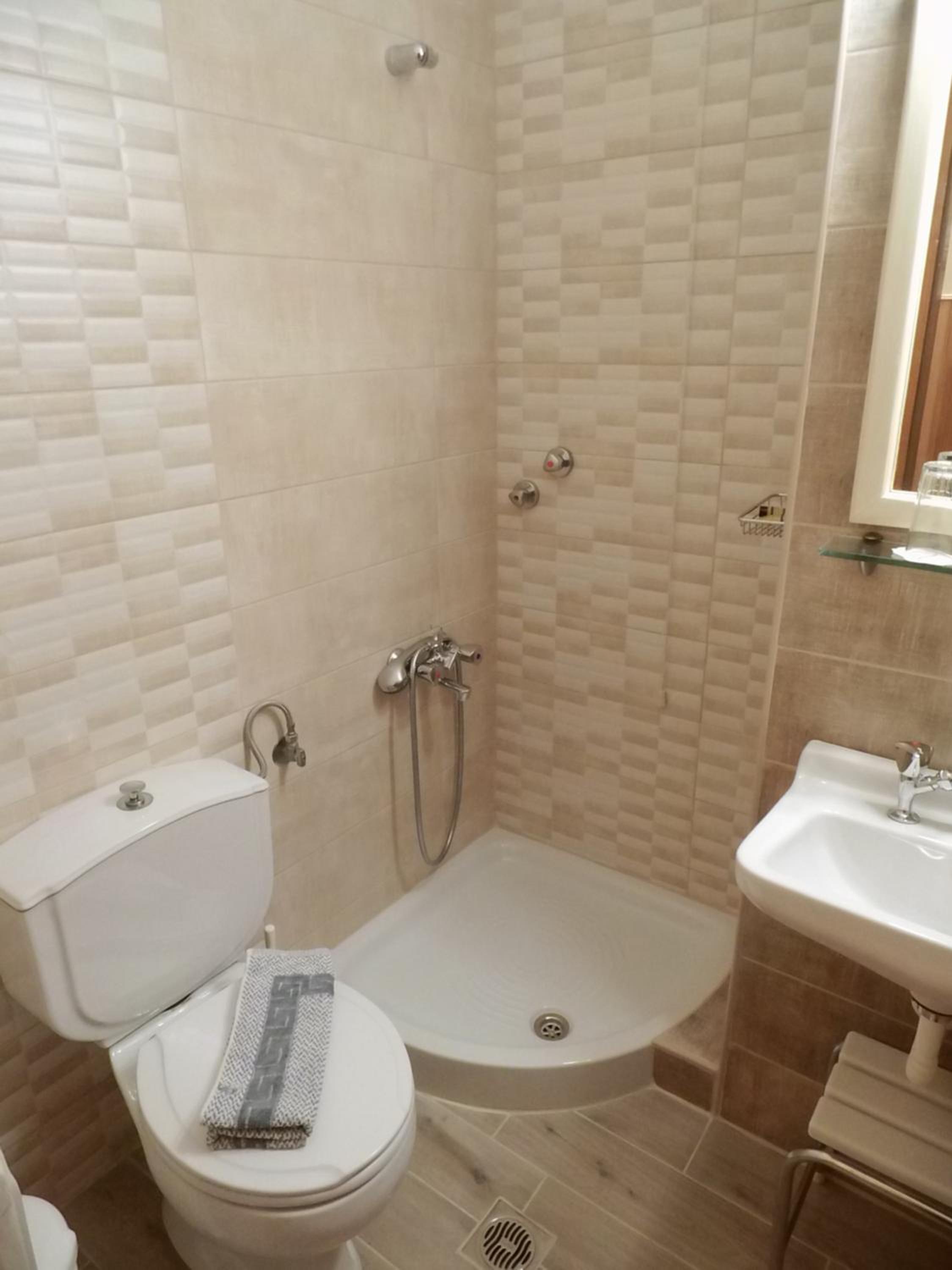 Double or Twin Room - Photo 6