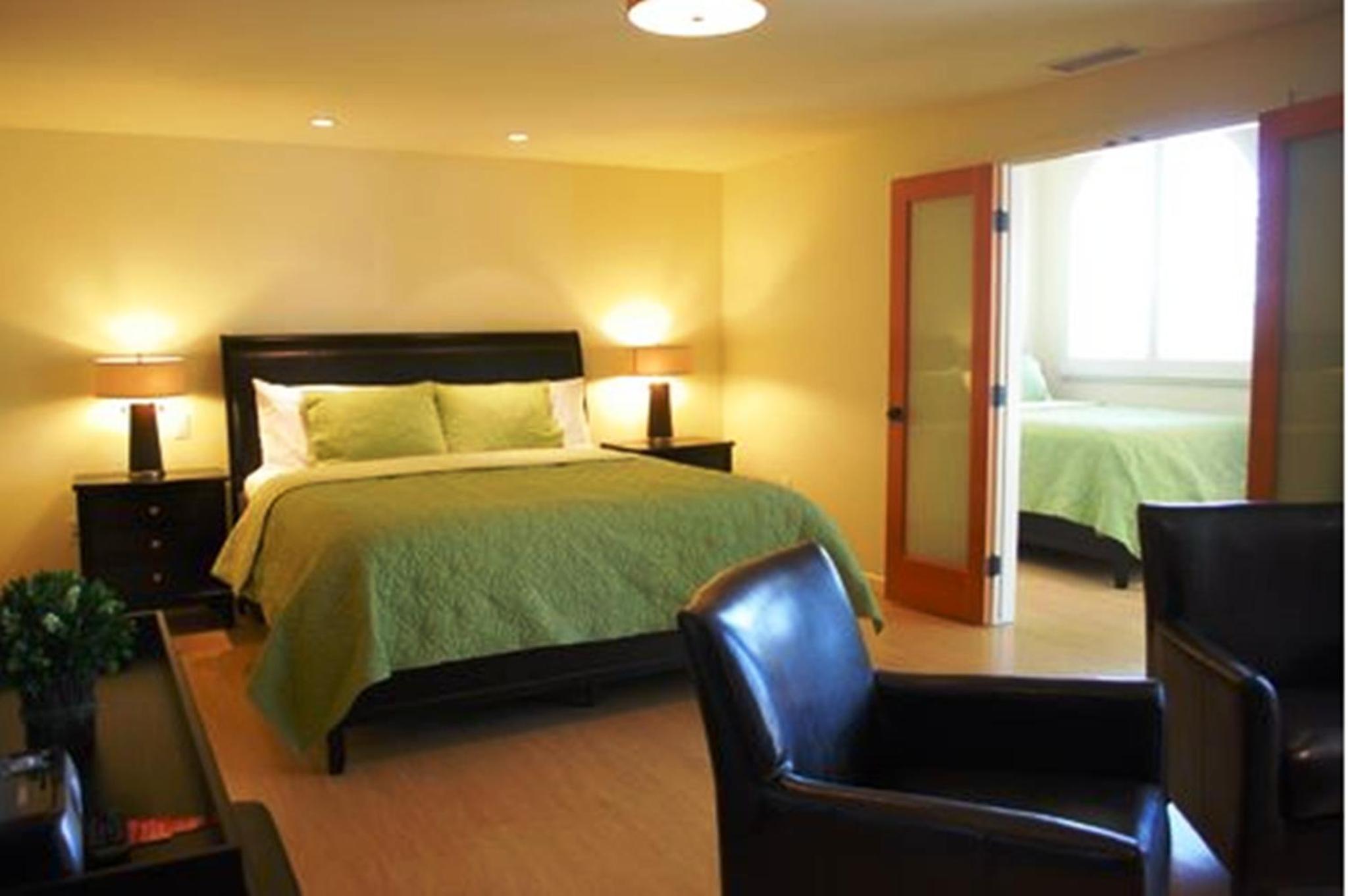 Deluxe Two-Bedroom Suite - Photo 2