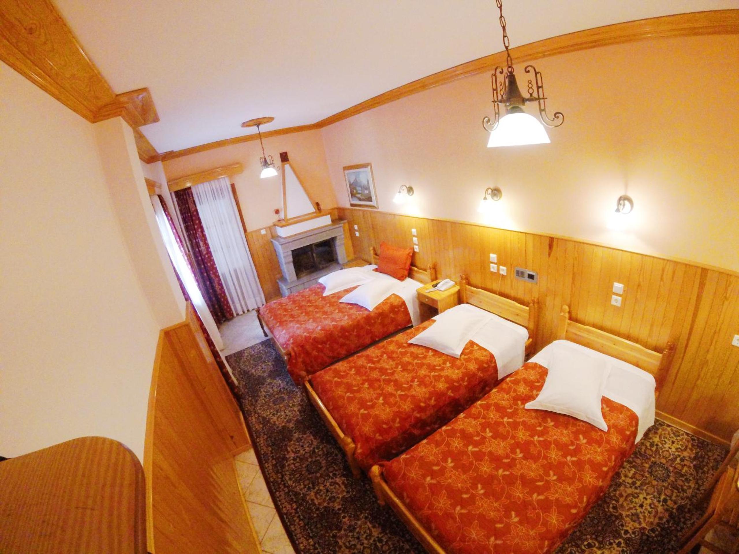 Triple Room with Fireplace and Spa Bath - Photo 1