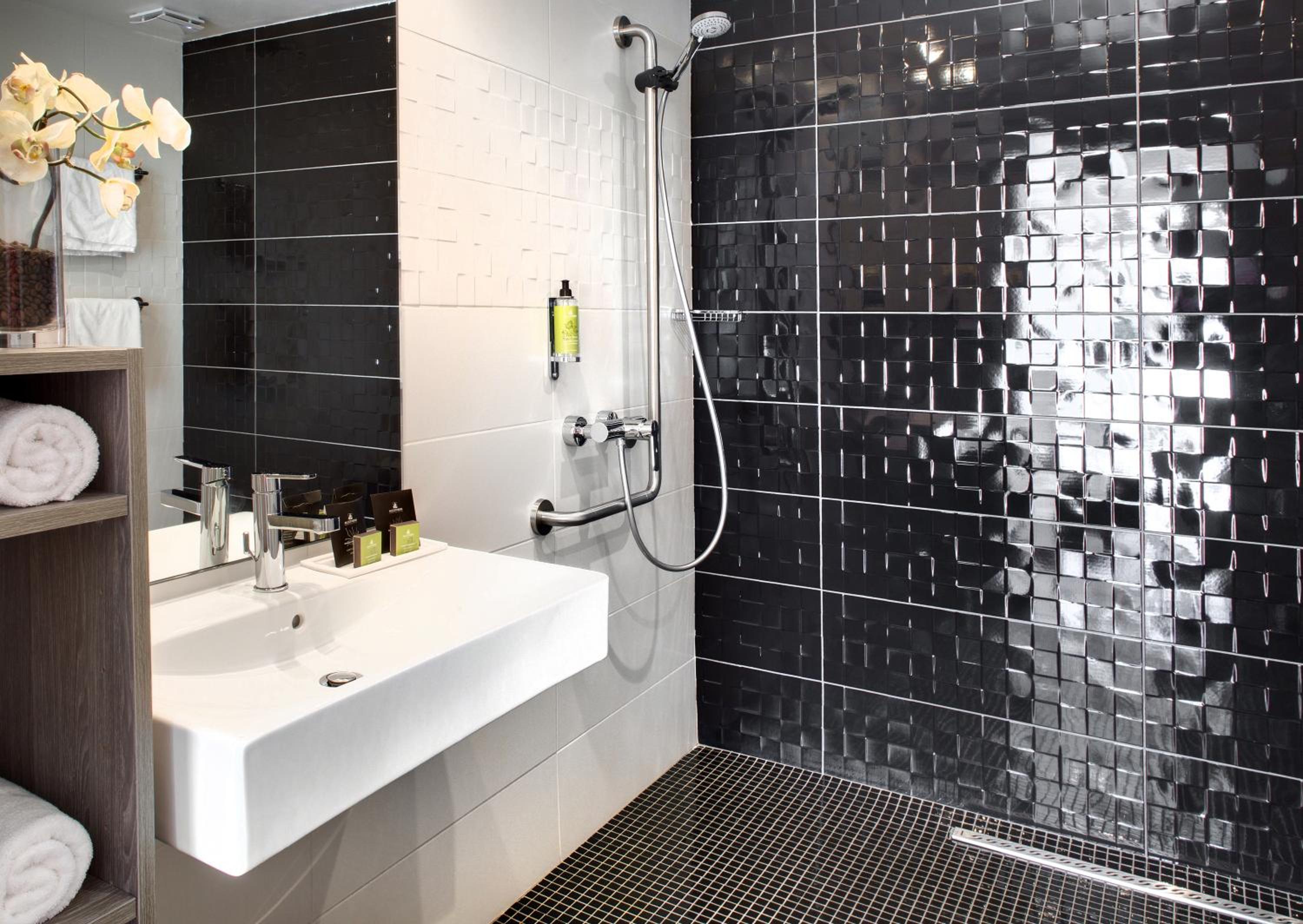 Double or Twin Room with Terrace - Disability Access photo 3