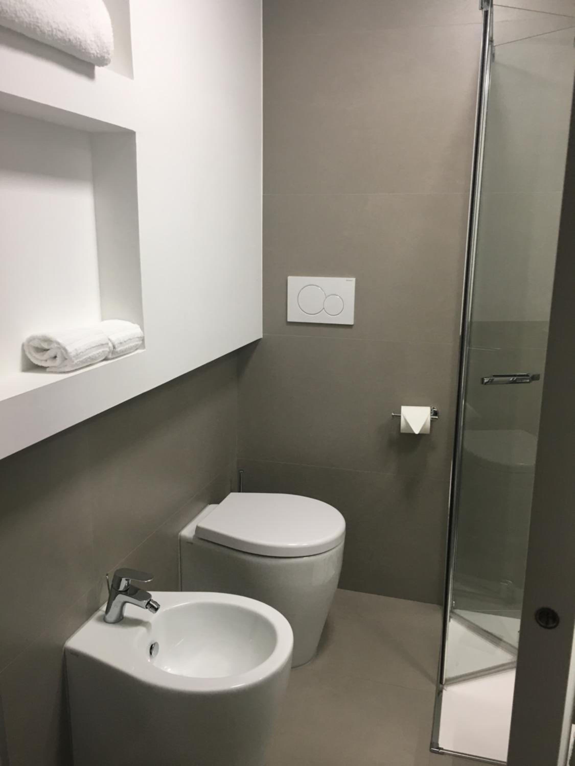 Double or Twin Room - Photo 6