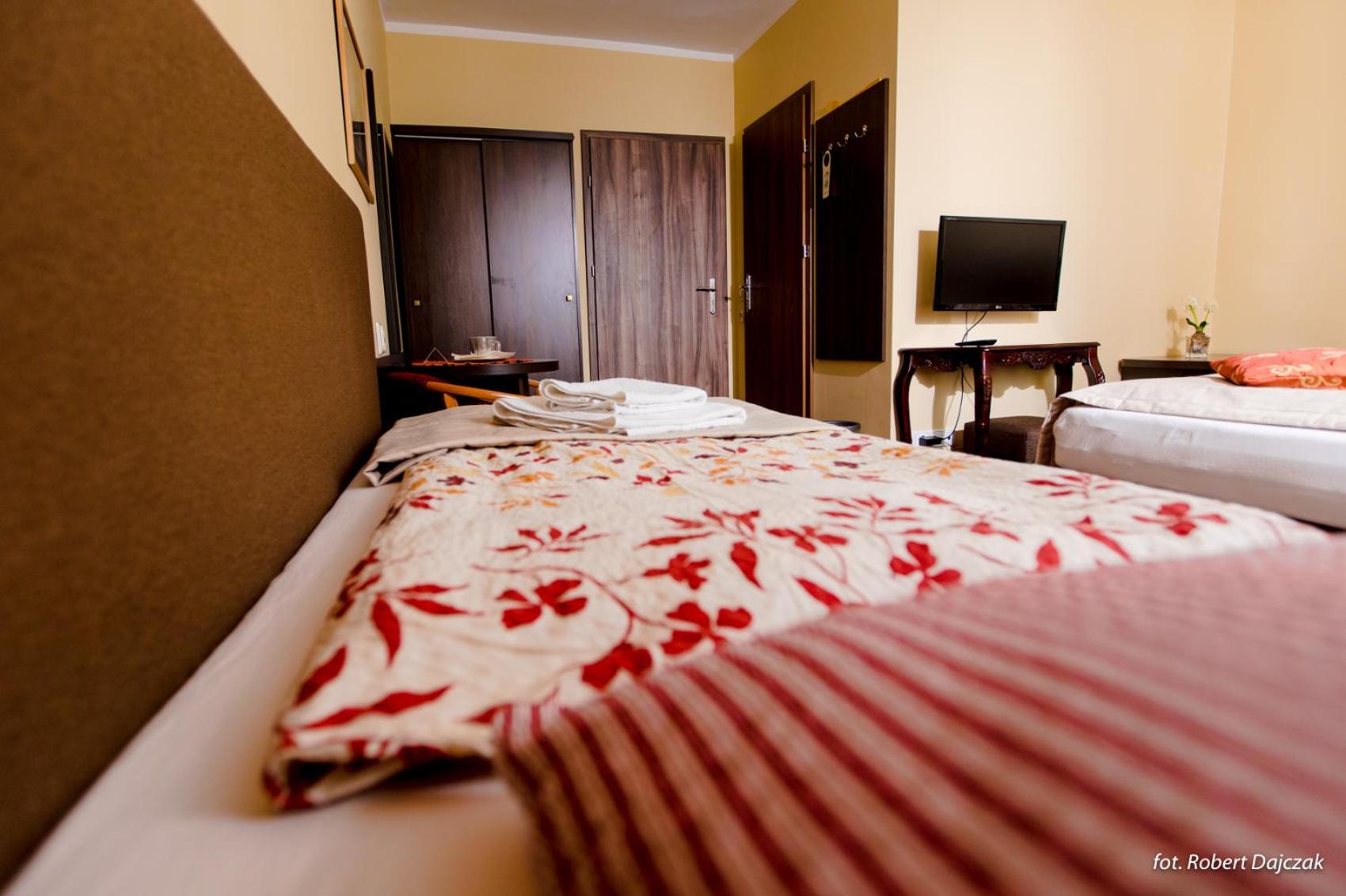 Double or Twin Room - Photo 6