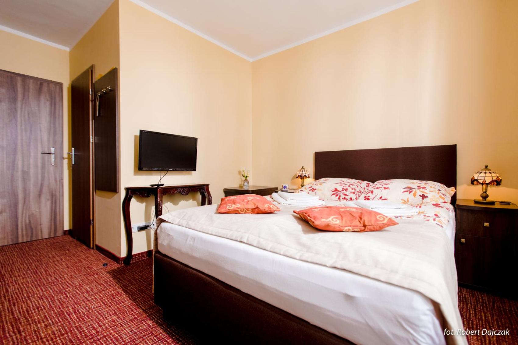 Double or Twin Room - Photo 5