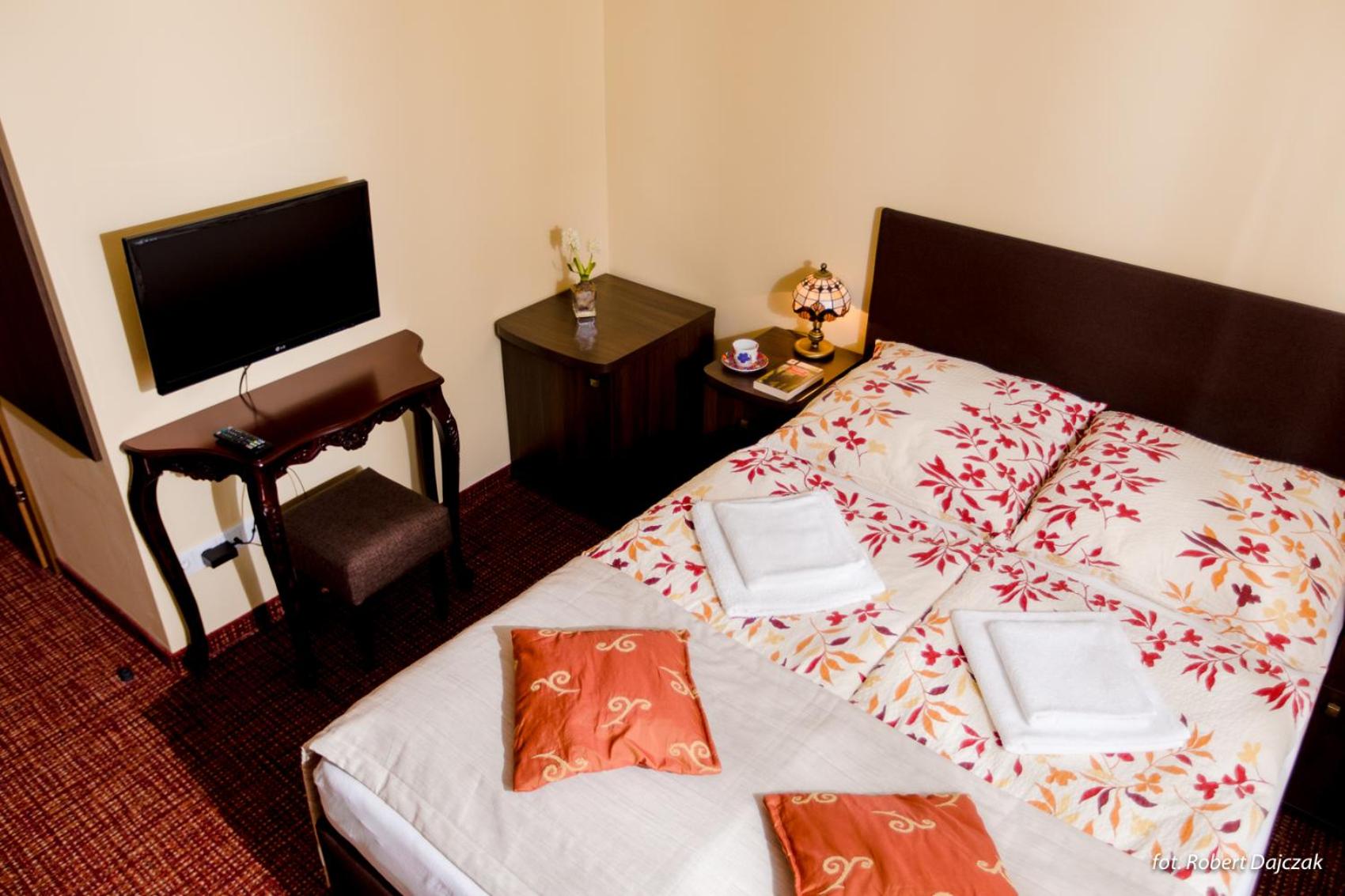Double or Twin Room - Photo 13