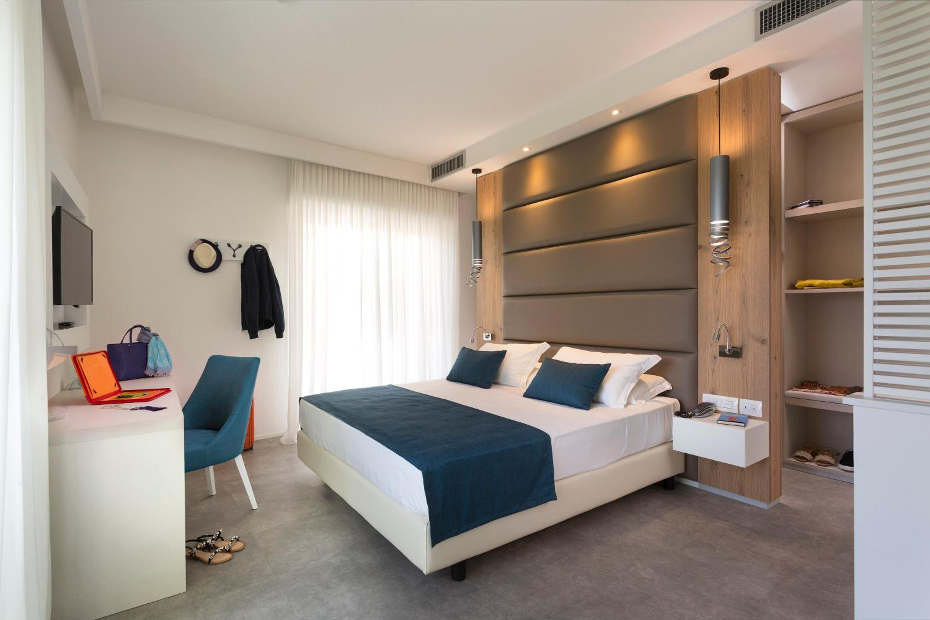 Deluxe Room - Photo 2