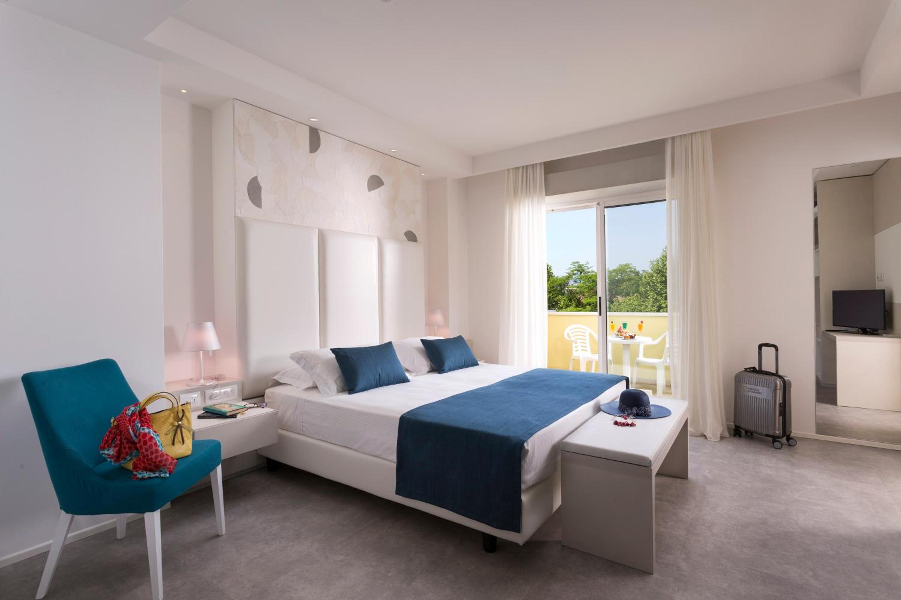 Deluxe Room - Photo 4
