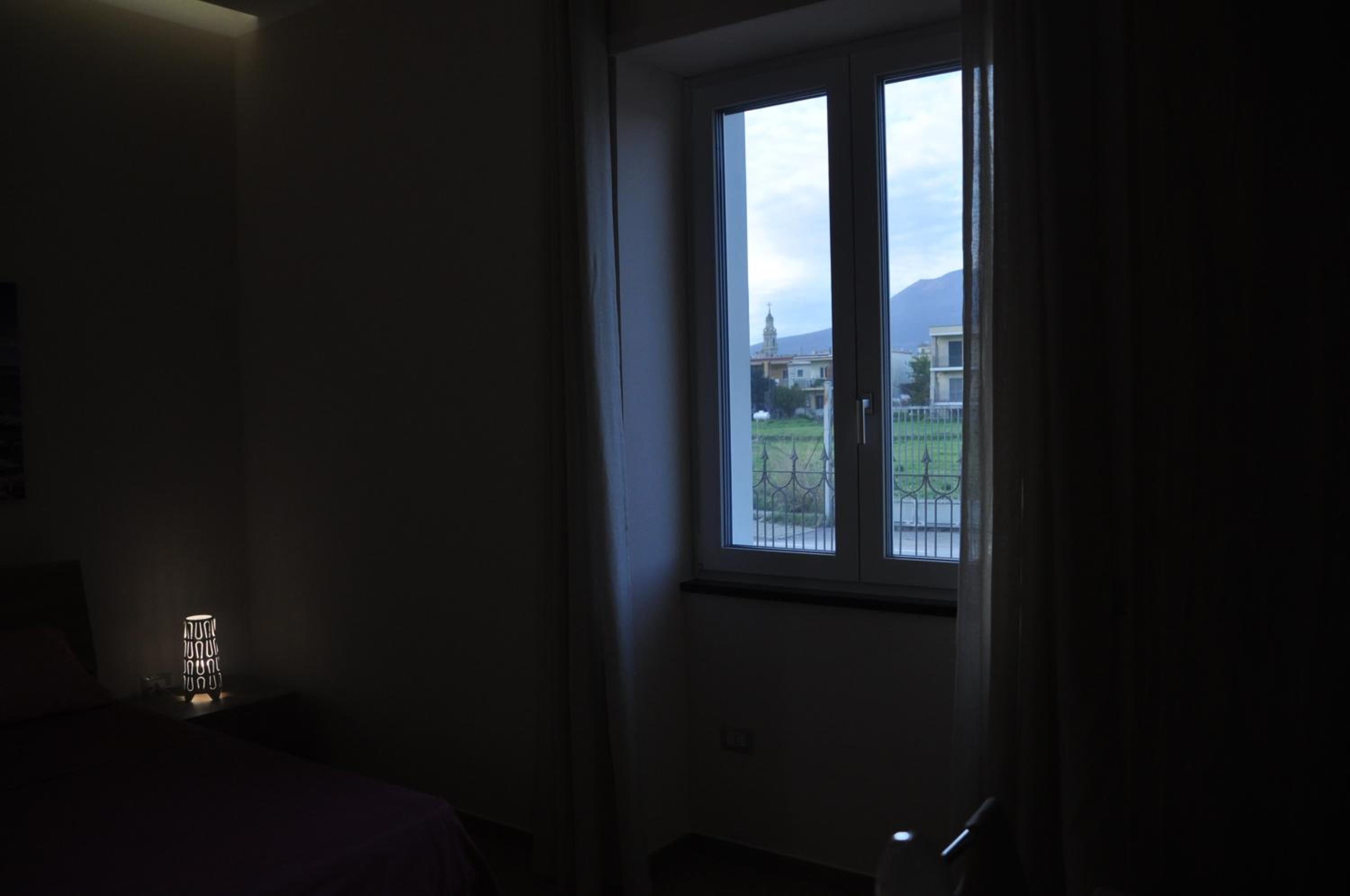Large Double Room - Photo 4
