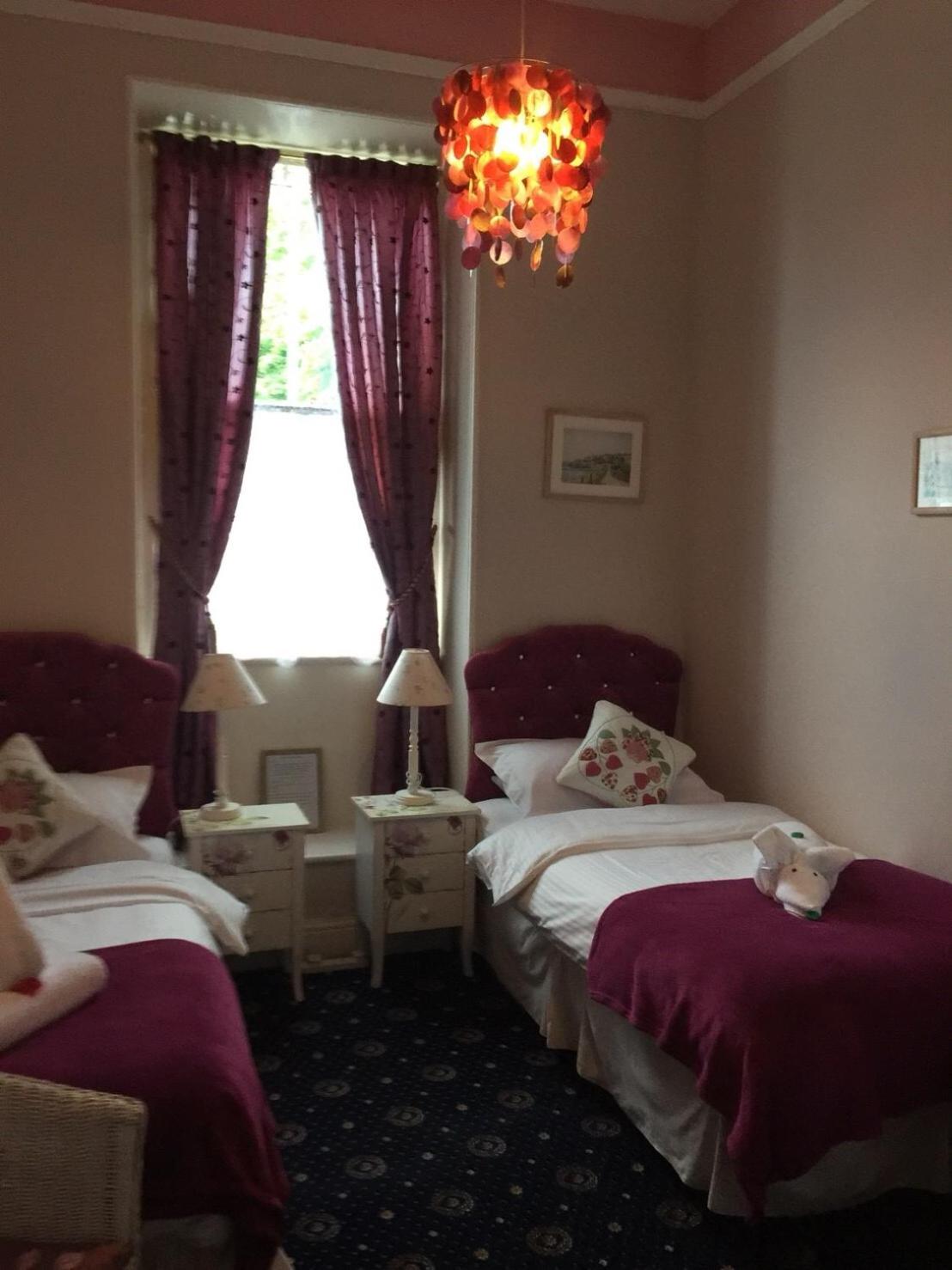 Medium Twin Room - Room 5 photo 1