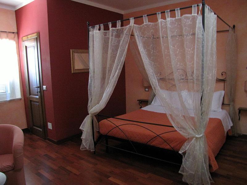 Large Double Room photo 1