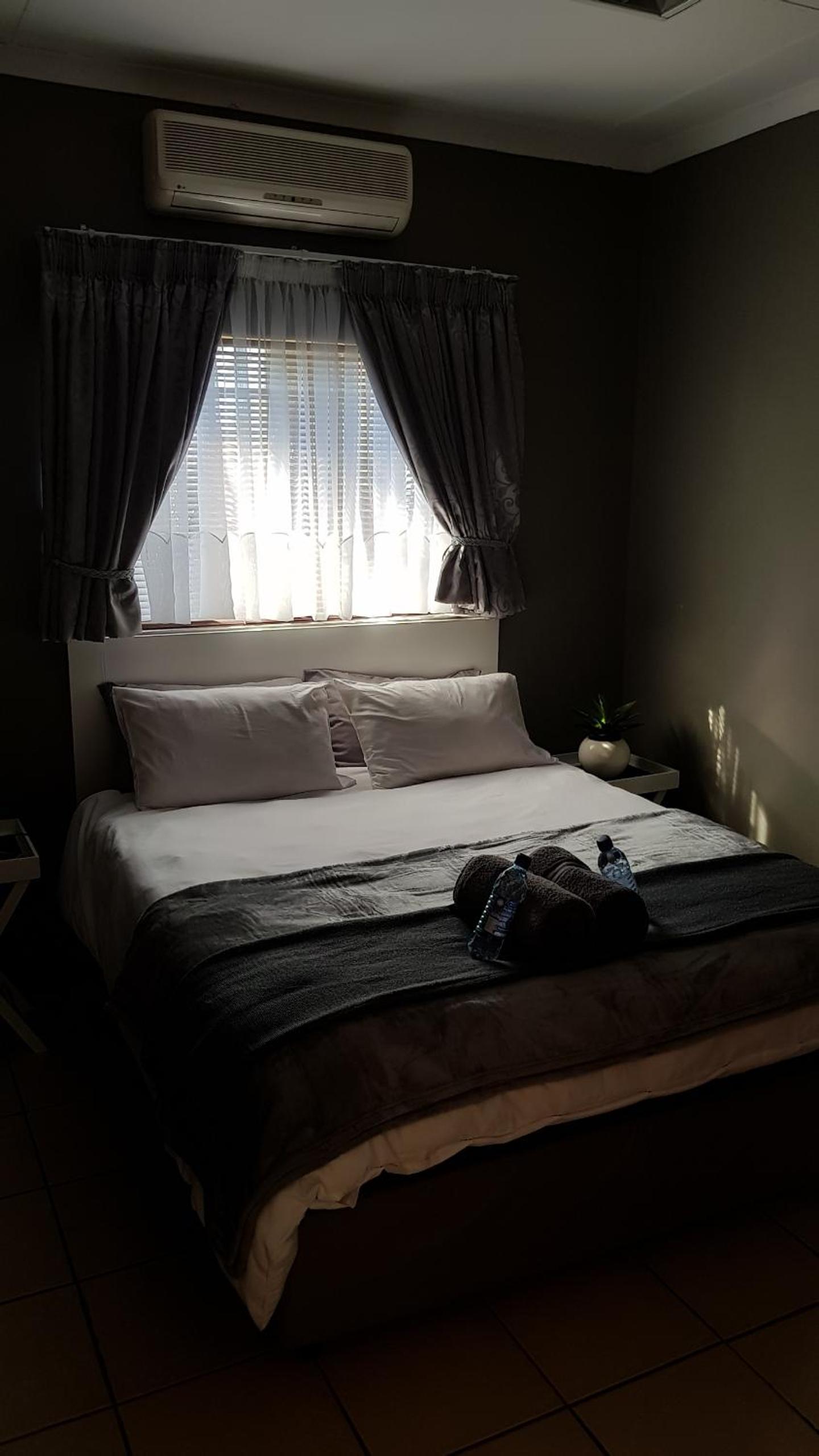 Queen Room - Photo 2