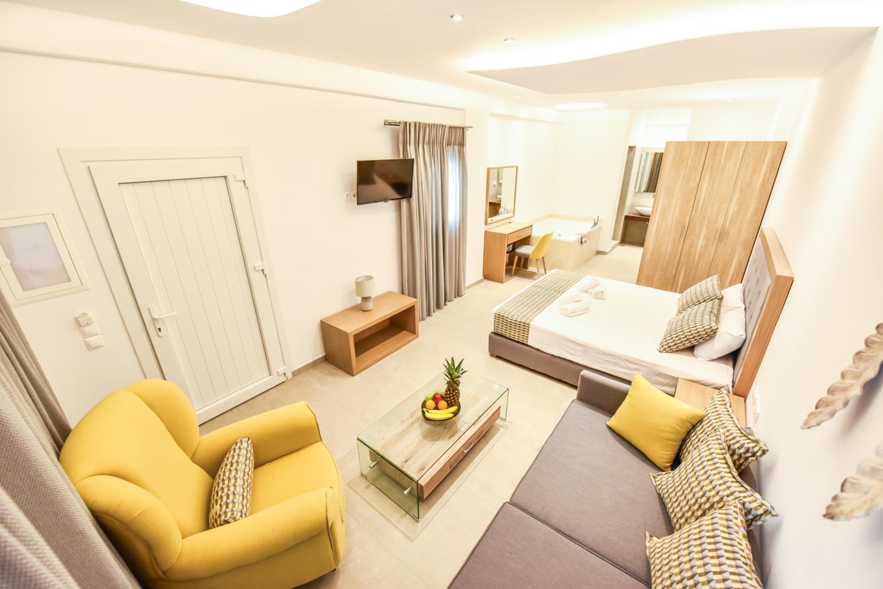 Queen Double Suite with Hot Tub