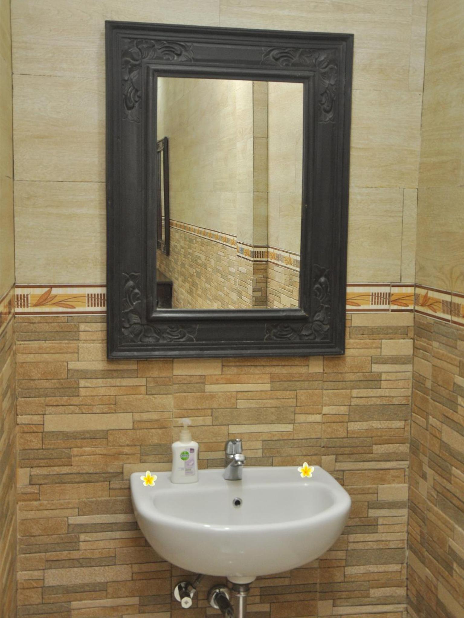 Double Room with Balcony - Photo 2