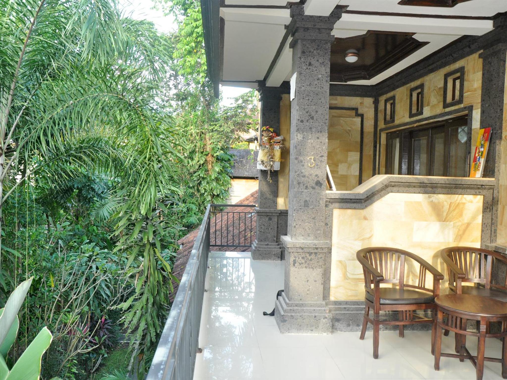 Double Room with Balcony - Photo 8