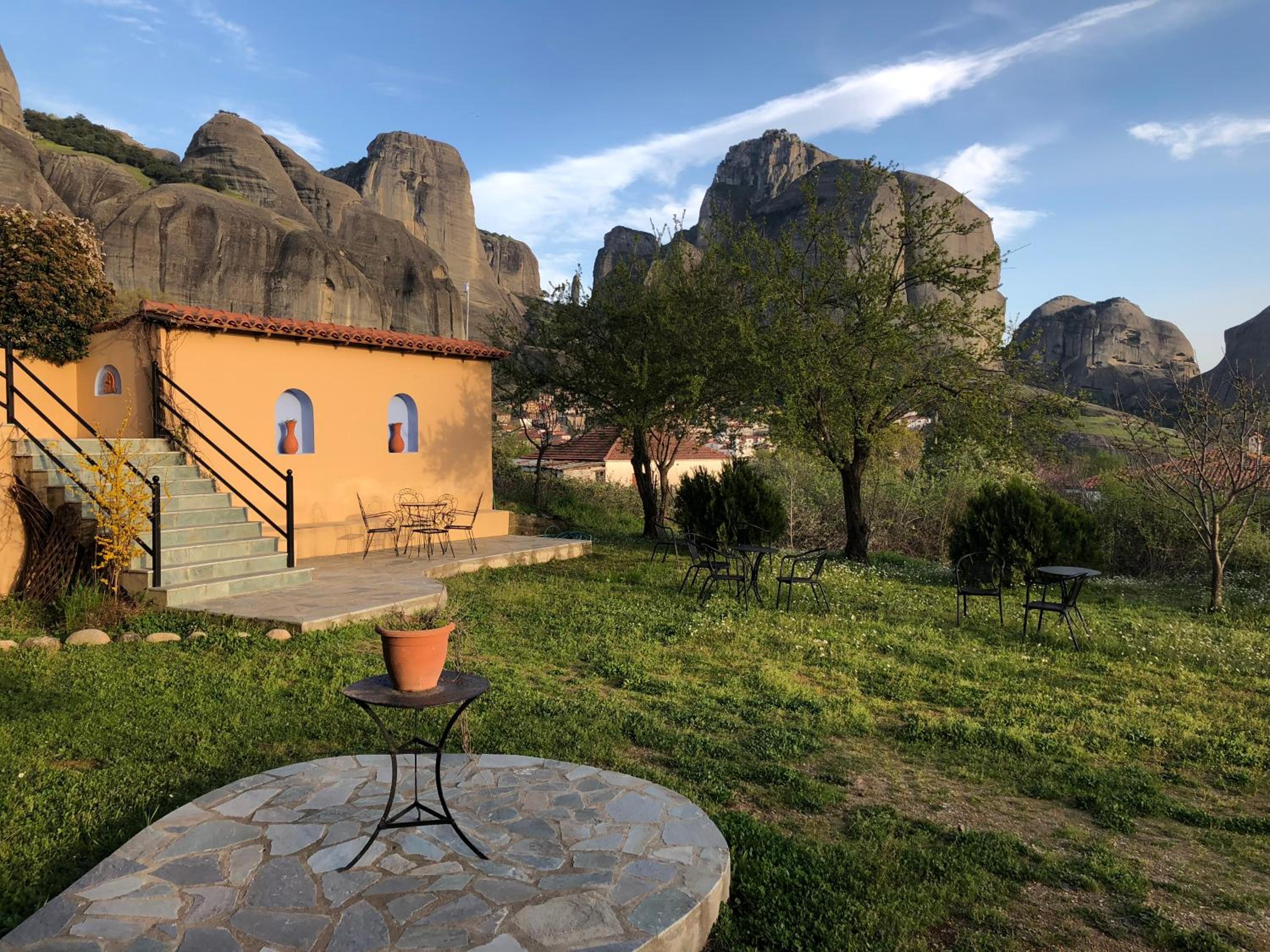 Triple Room Ground Floor with Garden & Meteora View  photo 2