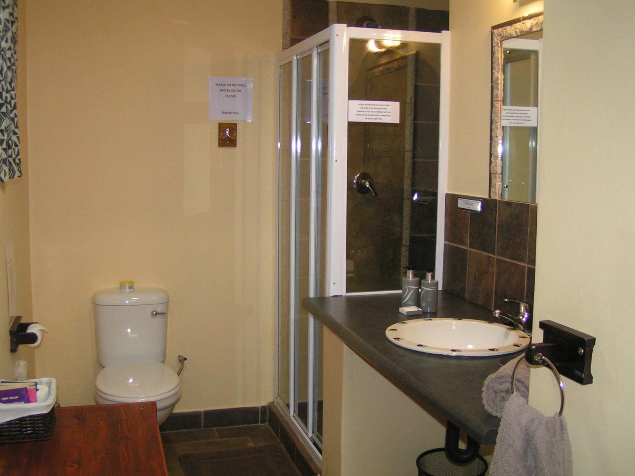 Deluxe Double Room (2 Adults + 1 Child) - Photo 4