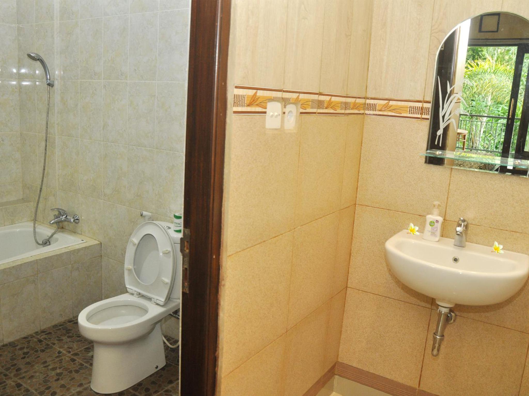 Double Room with Balcony - Photo 16