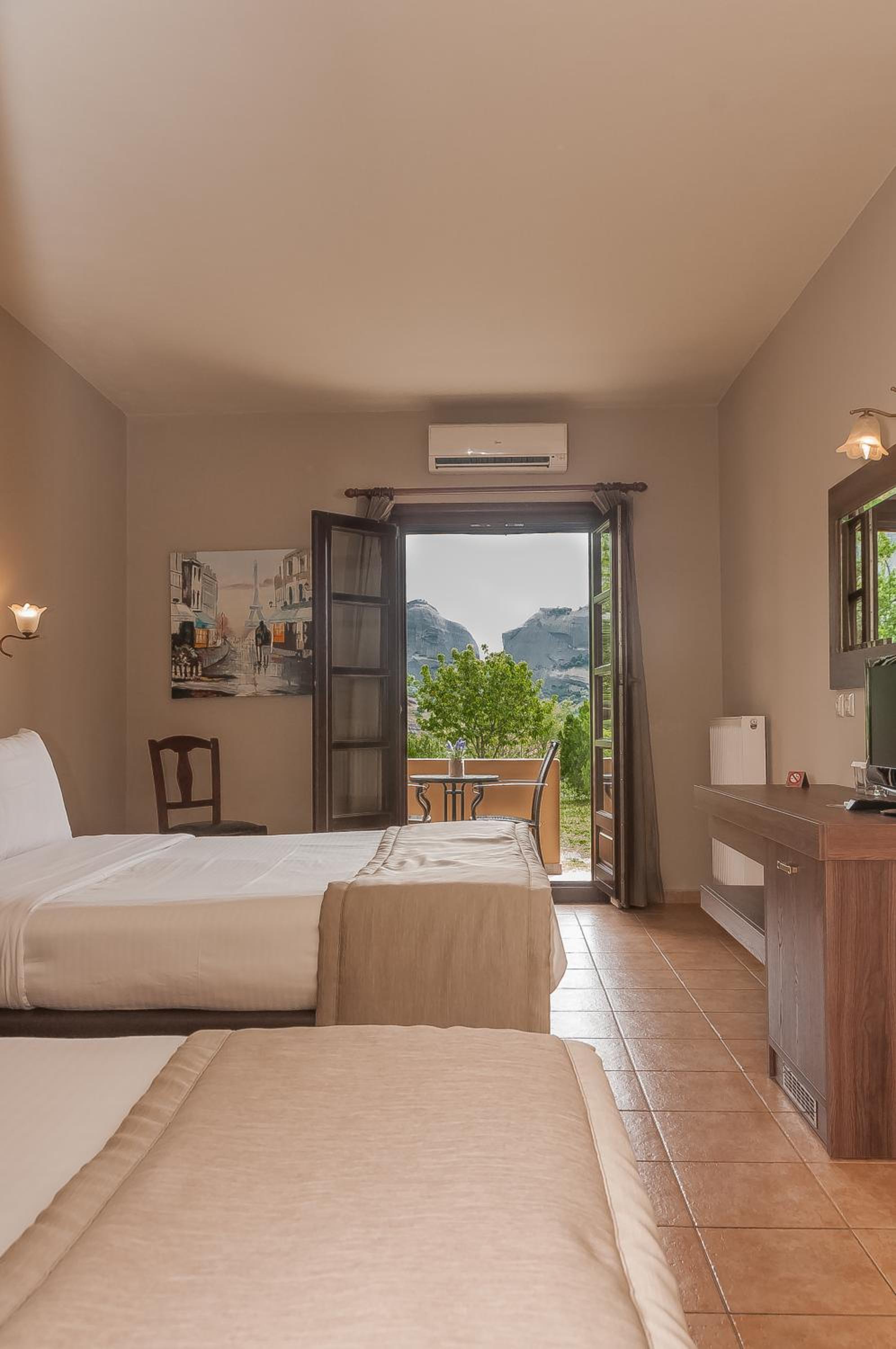 Triple Room Ground Floor with Garden & Meteora View  photo 1