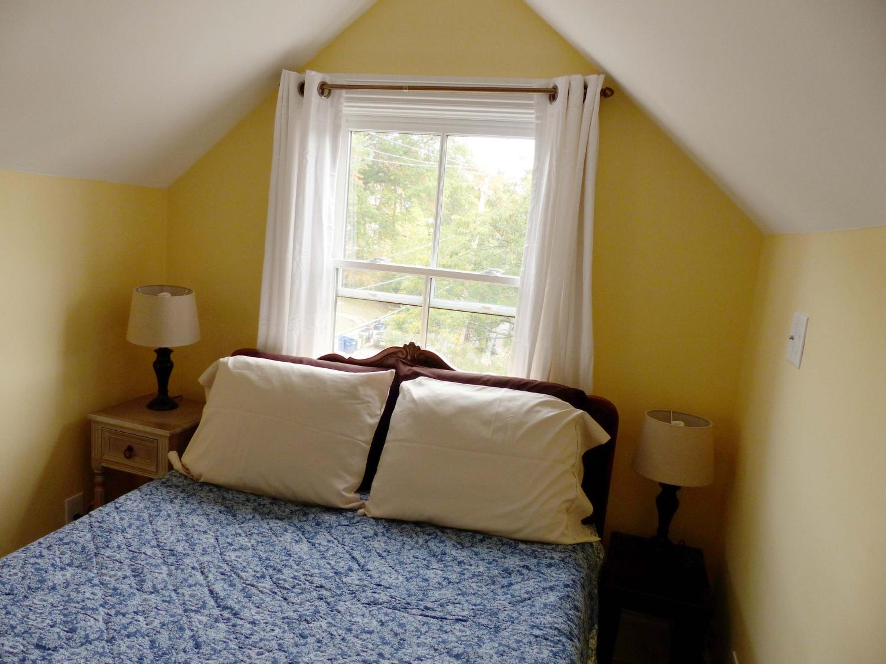 Double Room with Shared Bathroom photo 2