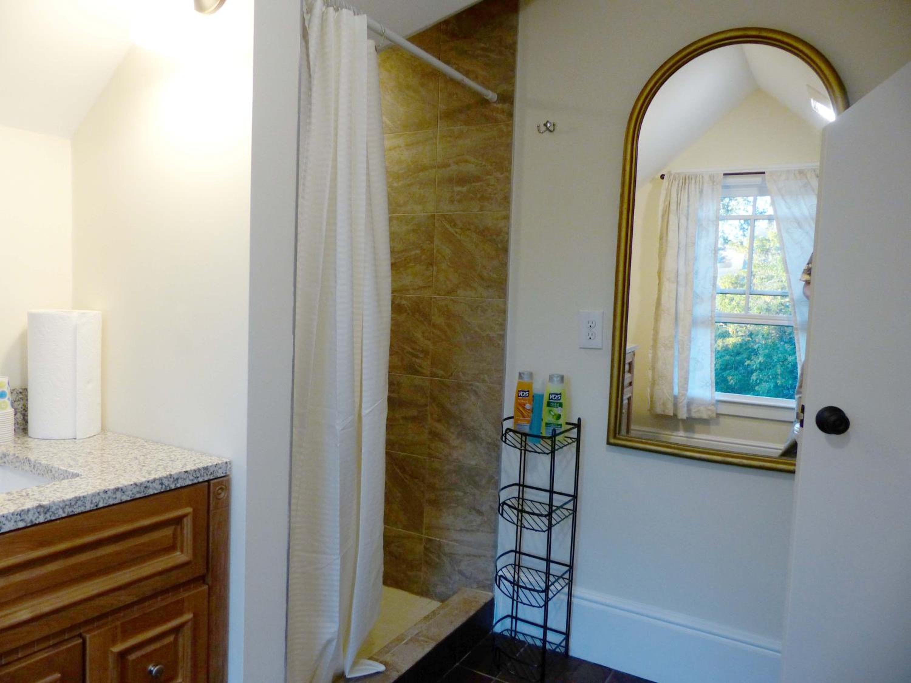 Double Room with Shared Bathroom photo 3