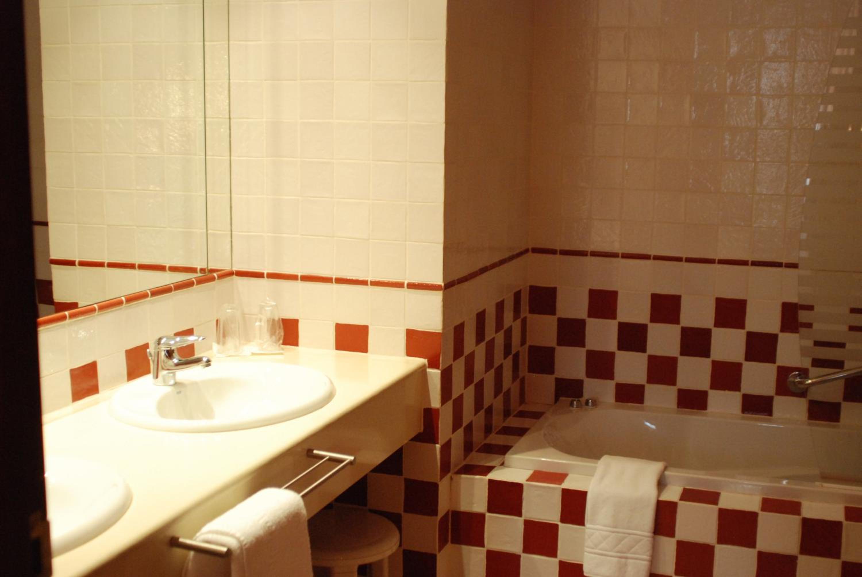 Twin Room - Photo 2