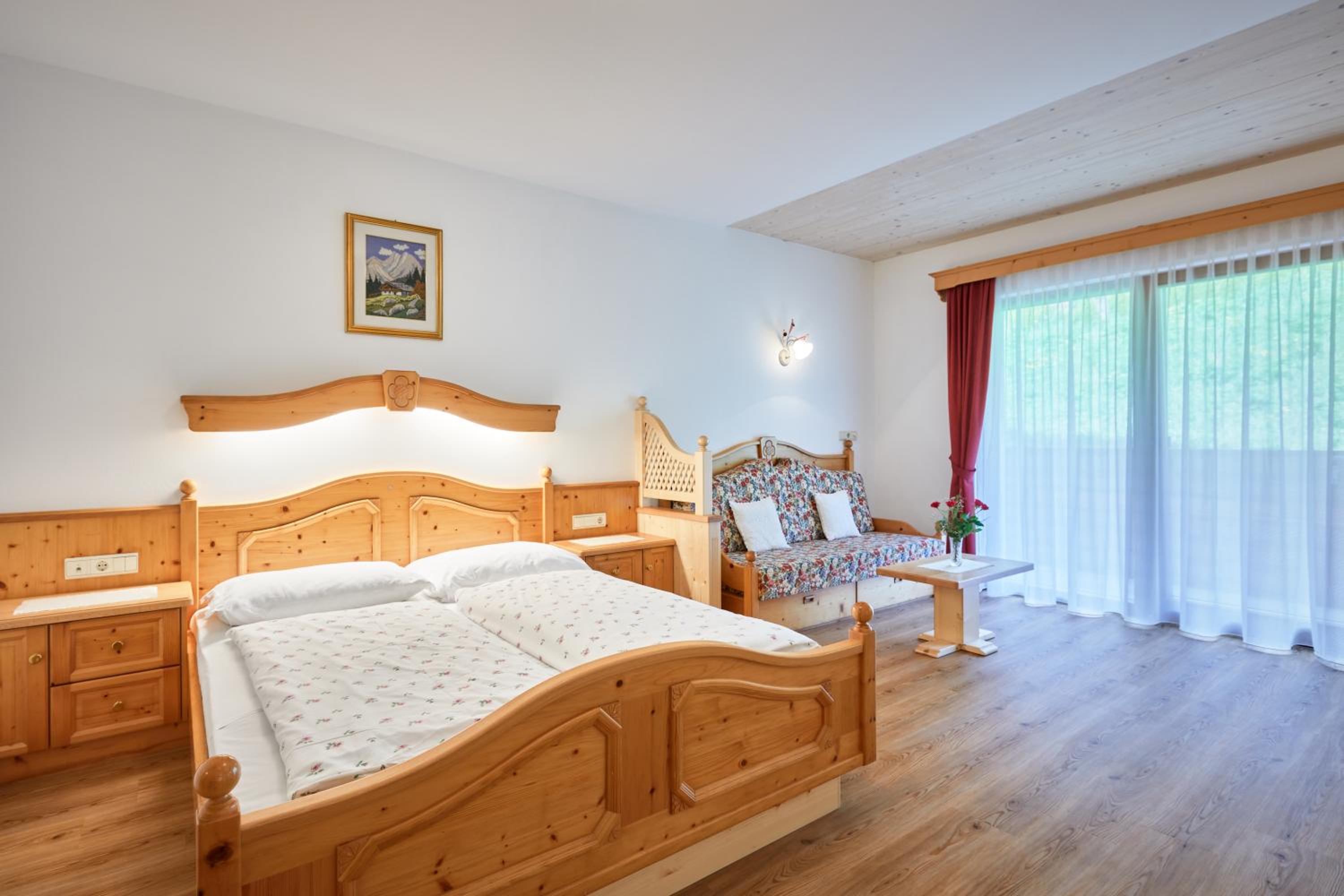 Family Room (2 Adults + 2 Children) with Balcony - Photo 4