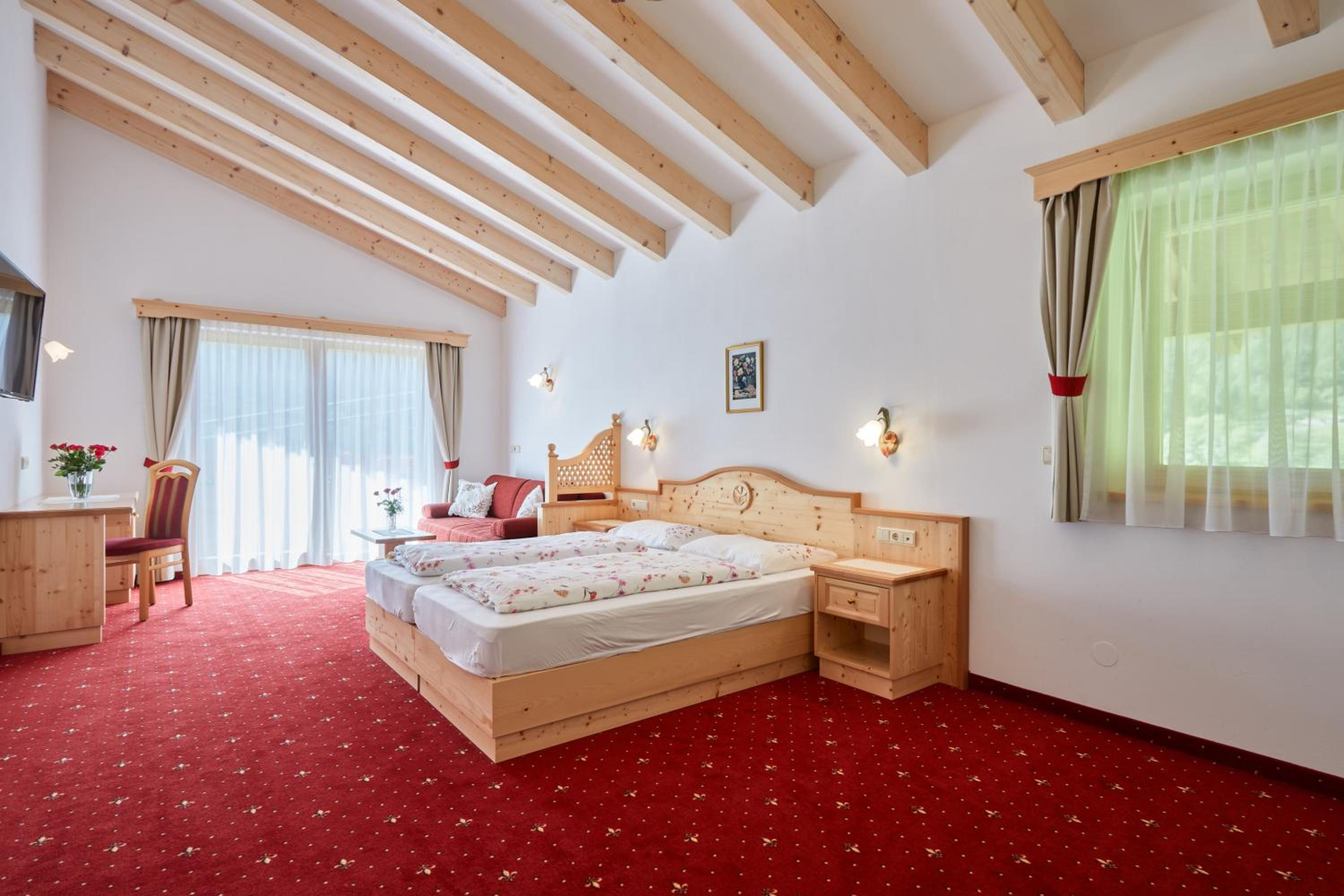 Family Room (2 Adults + 2 Children) with Balcony - Photo 3