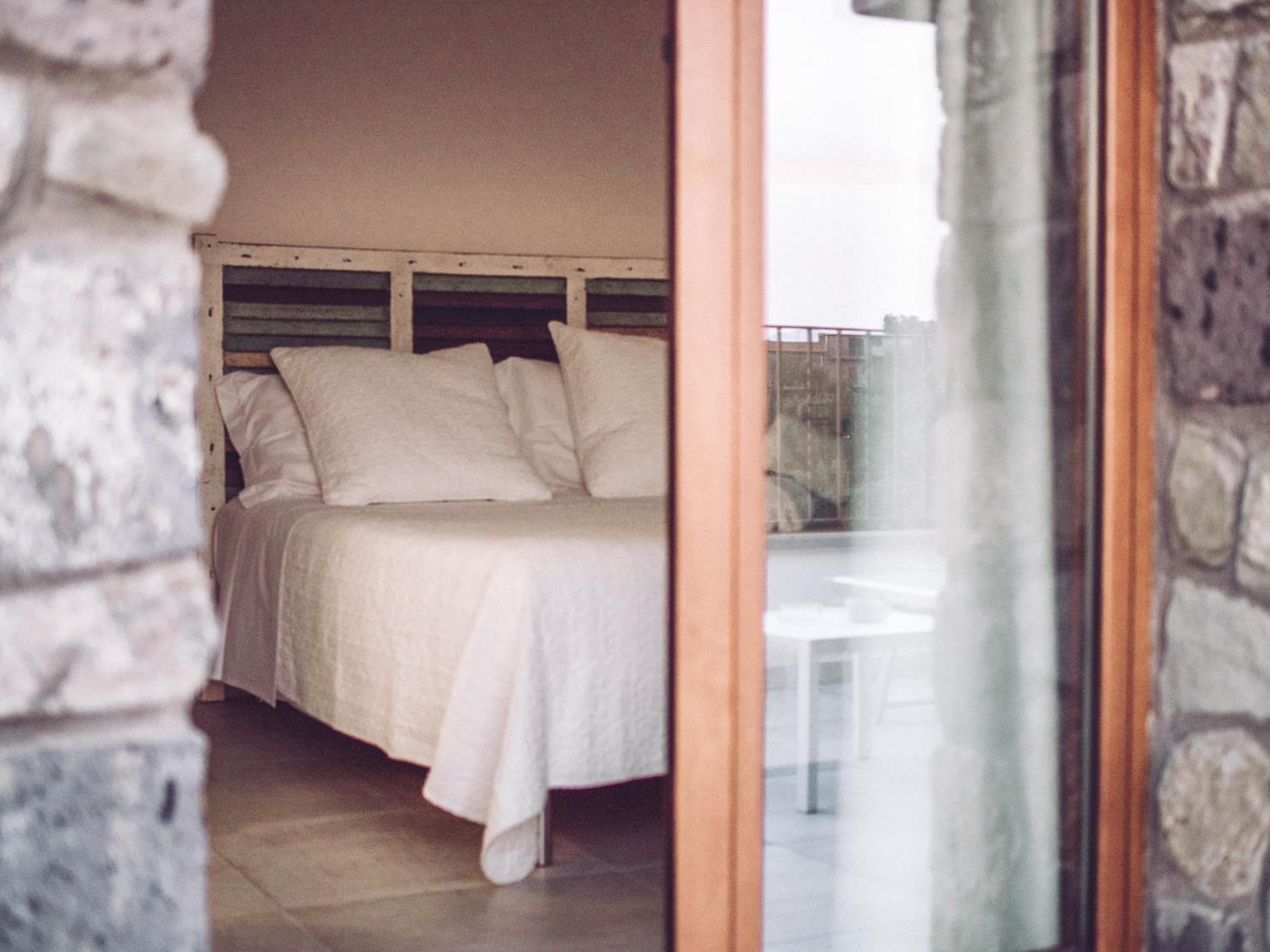 Deluxe Double Room with Balcony and Sea View - Photo 14