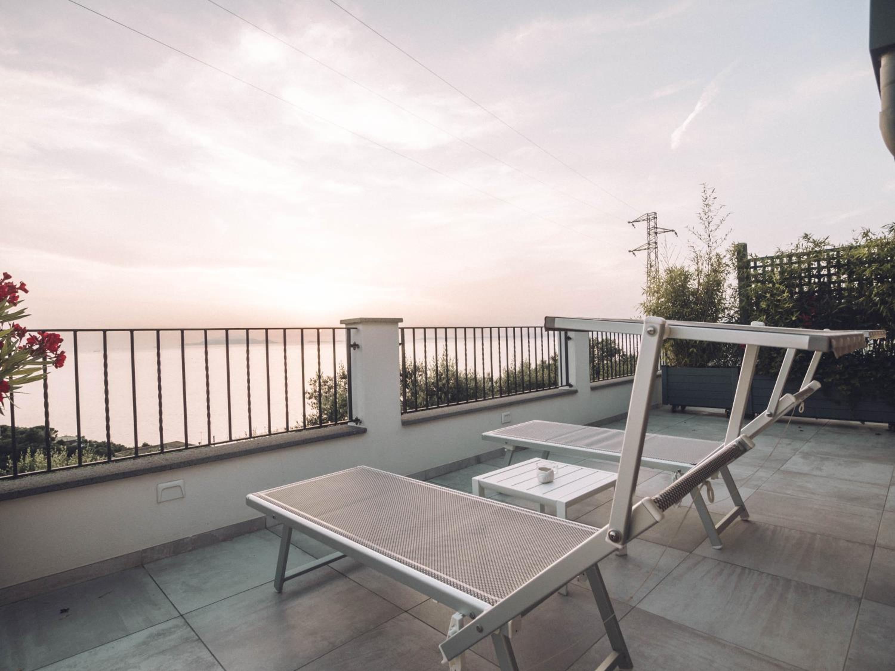 Deluxe Double Room with Balcony and Sea View - Photo 2