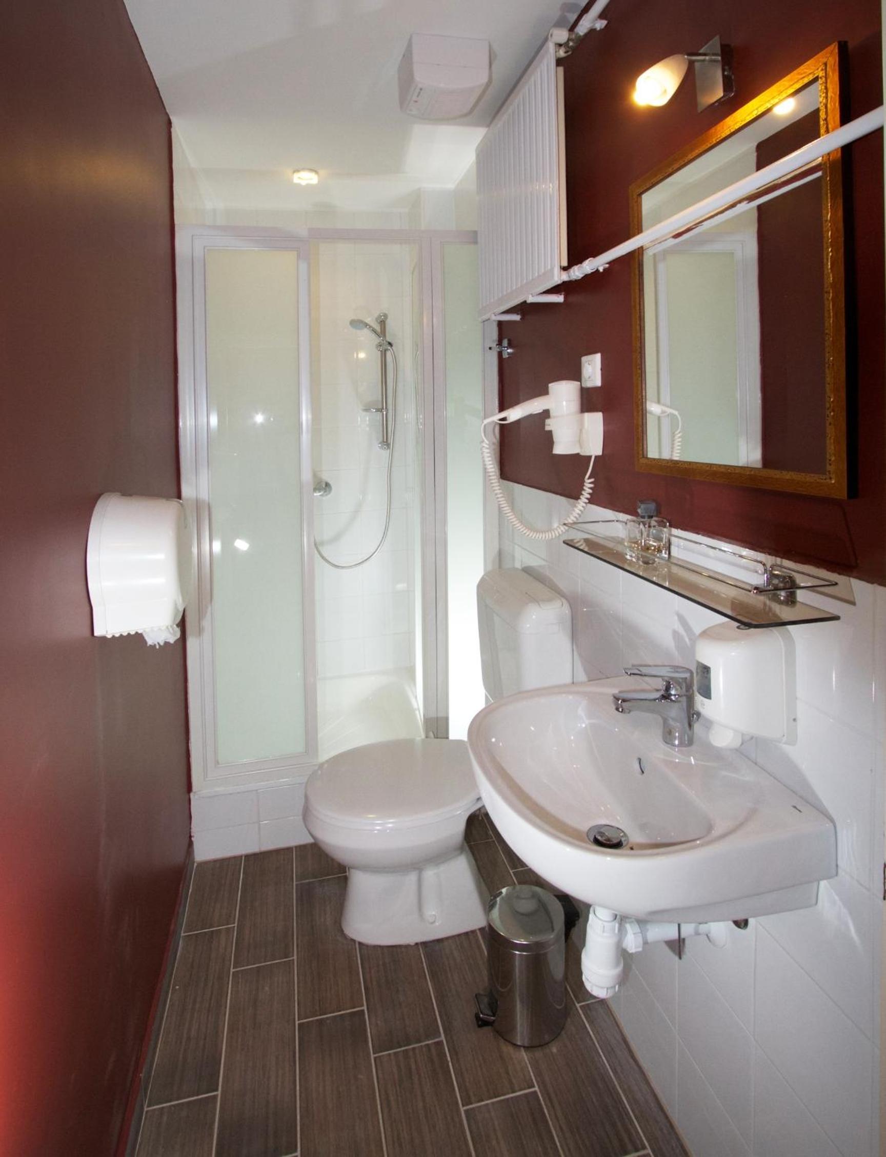 Twin Room - Photo 9
