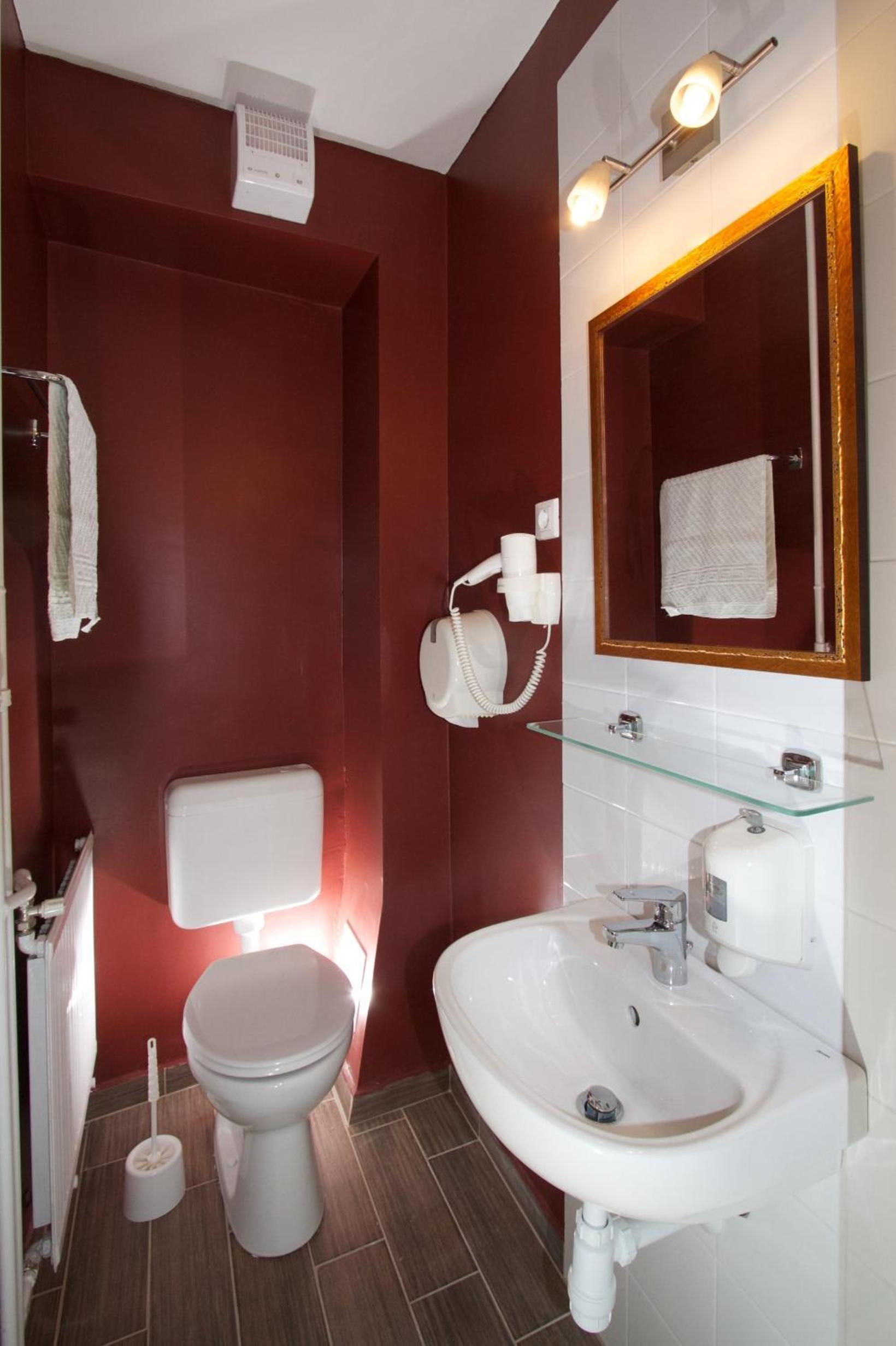 Double Room - Photo 12