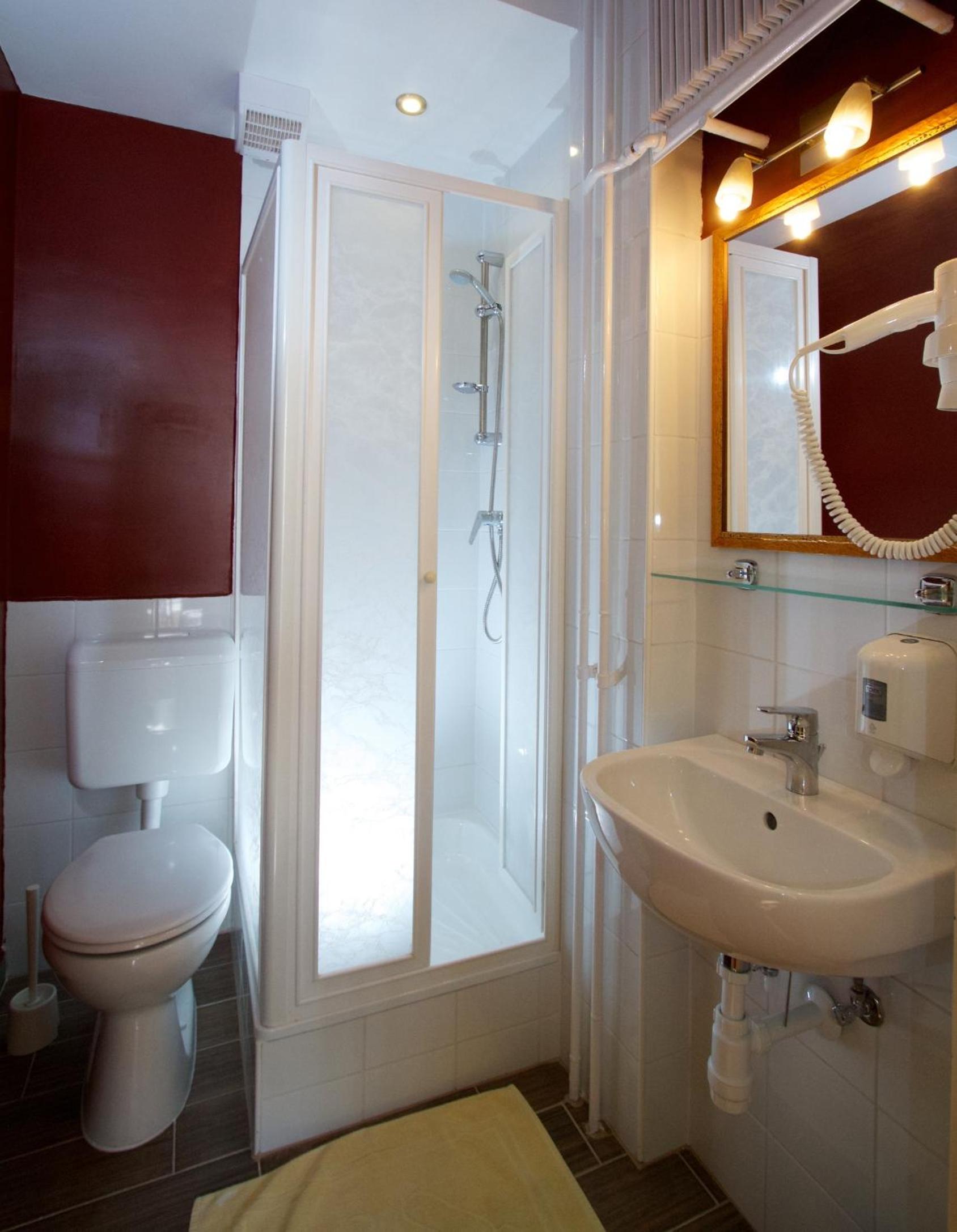 Double Room - Photo 13