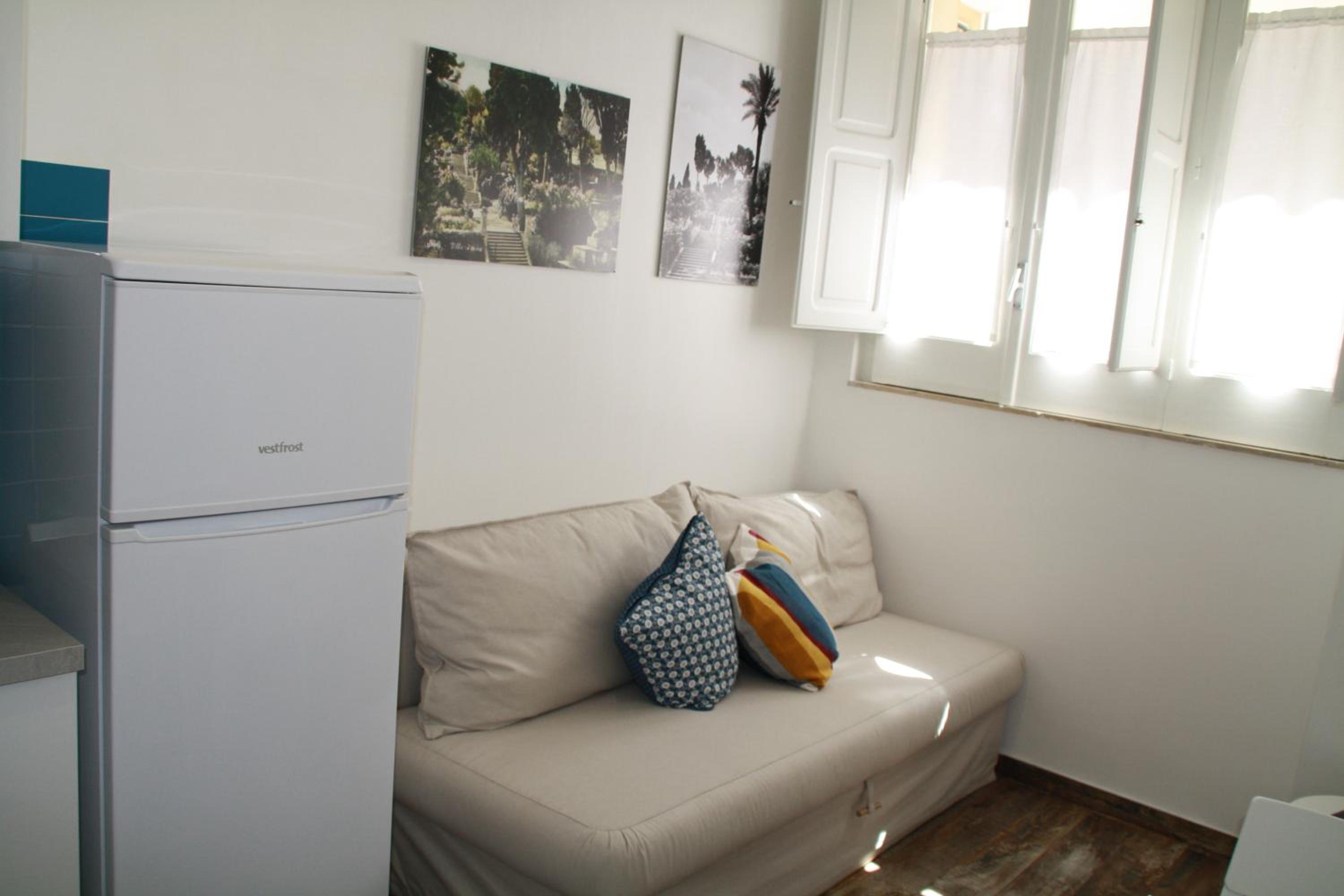 One-Bedroom House - Photo 13
