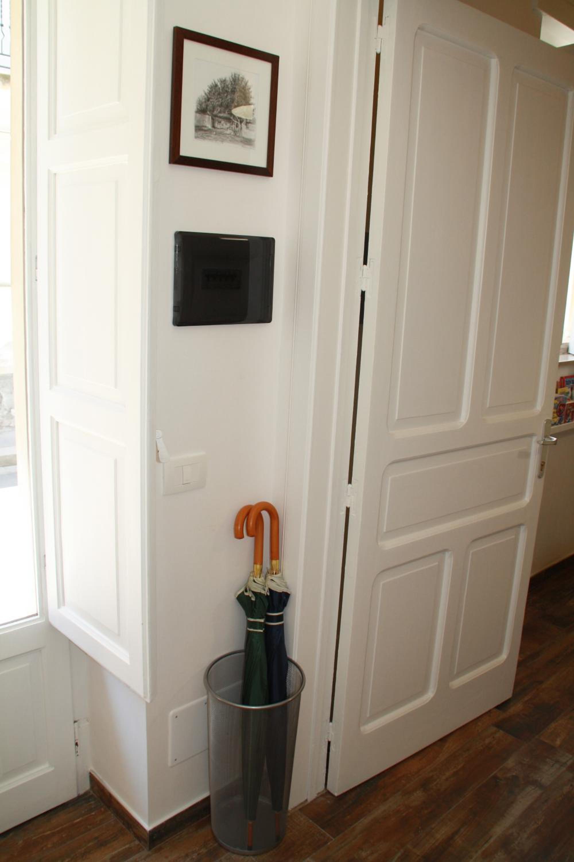One-Bedroom House - Photo 12