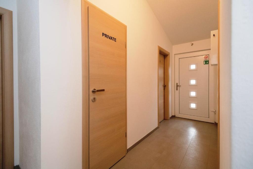 Studio - Photo 28
