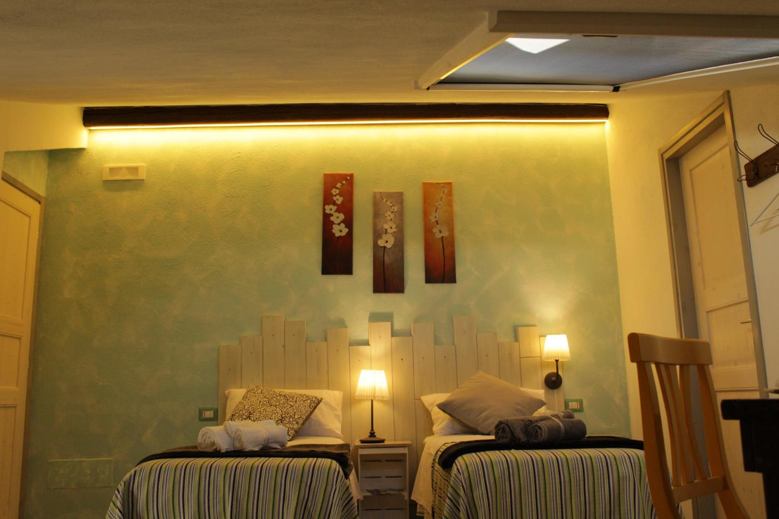 Double or Twin Room with Private Bathroom - Photo 1