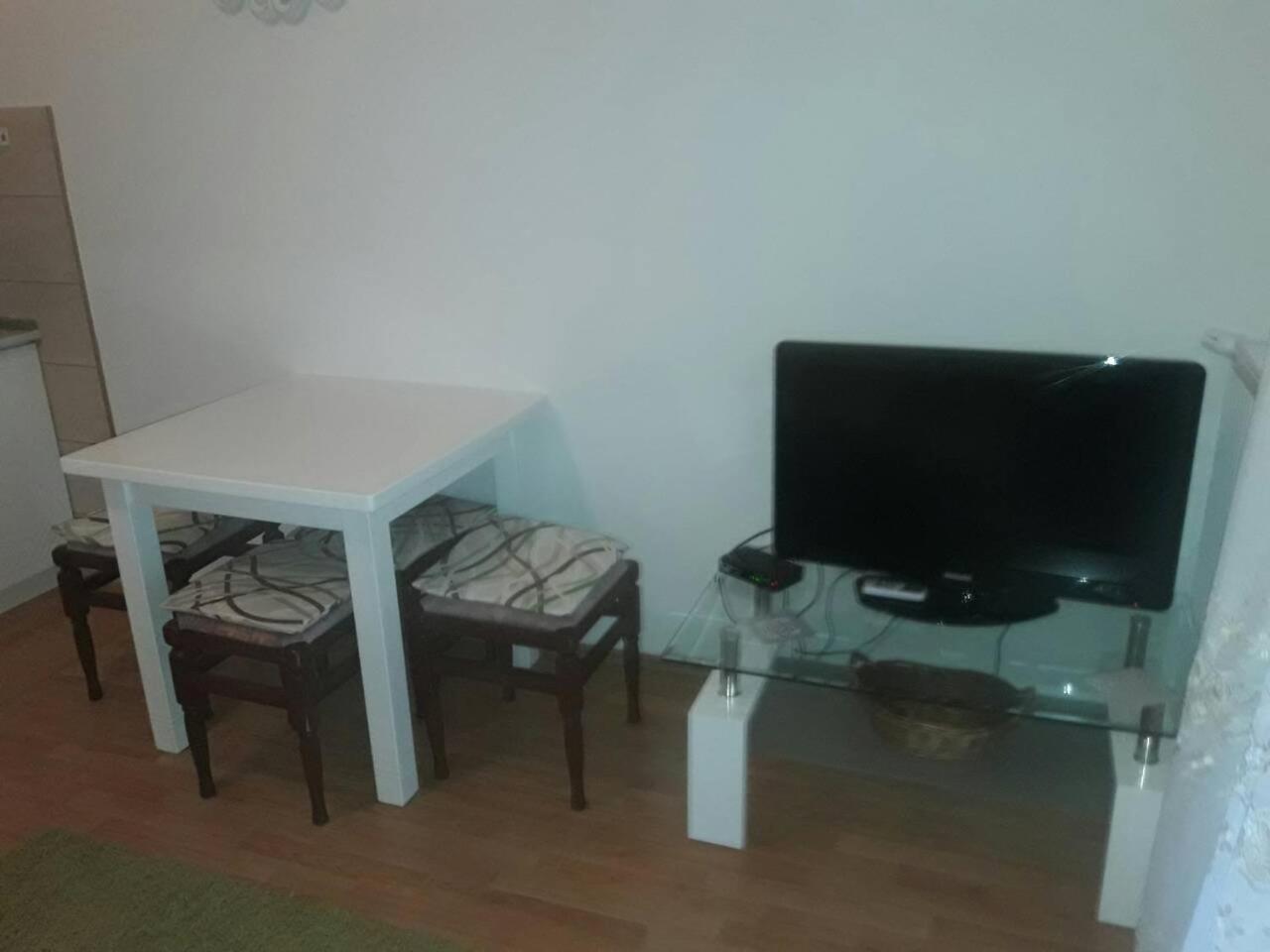 One-Bedroom Apartment photo 3