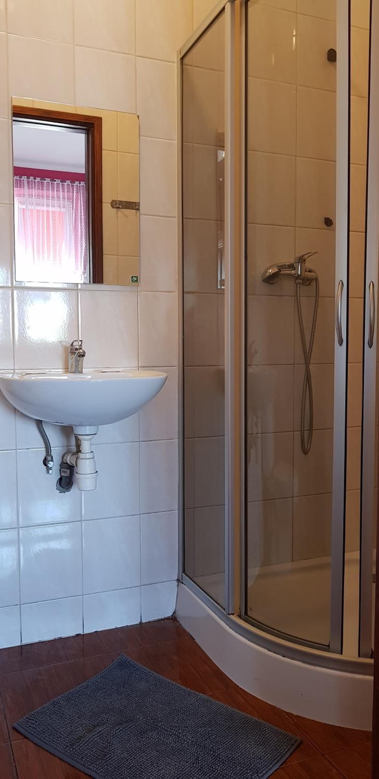 Deluxe Double Room with Shower - Photo 4