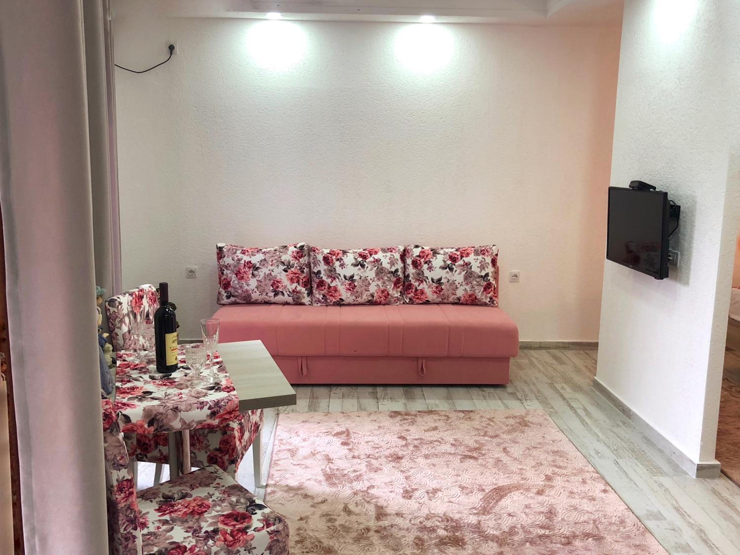 Apartment with Balcony - Photo 14