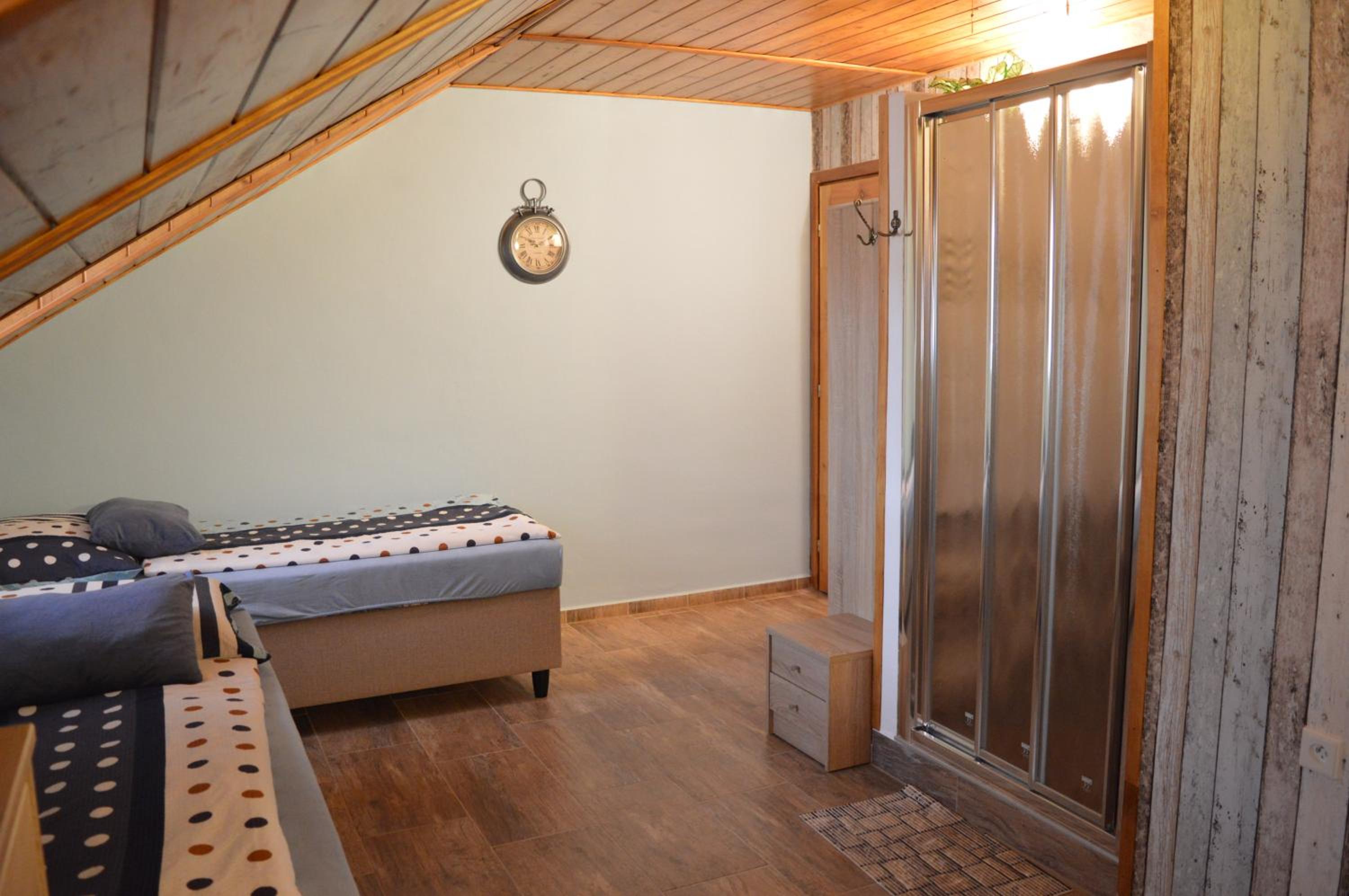 Quadruple Room - Disability Access photo 2