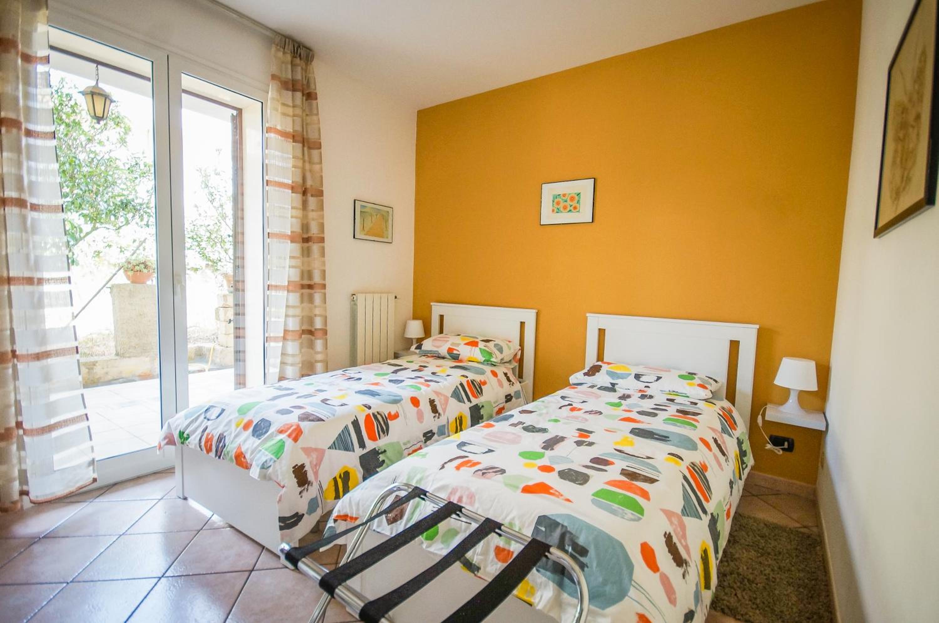 Standard Twin Room with Shared Bathroom