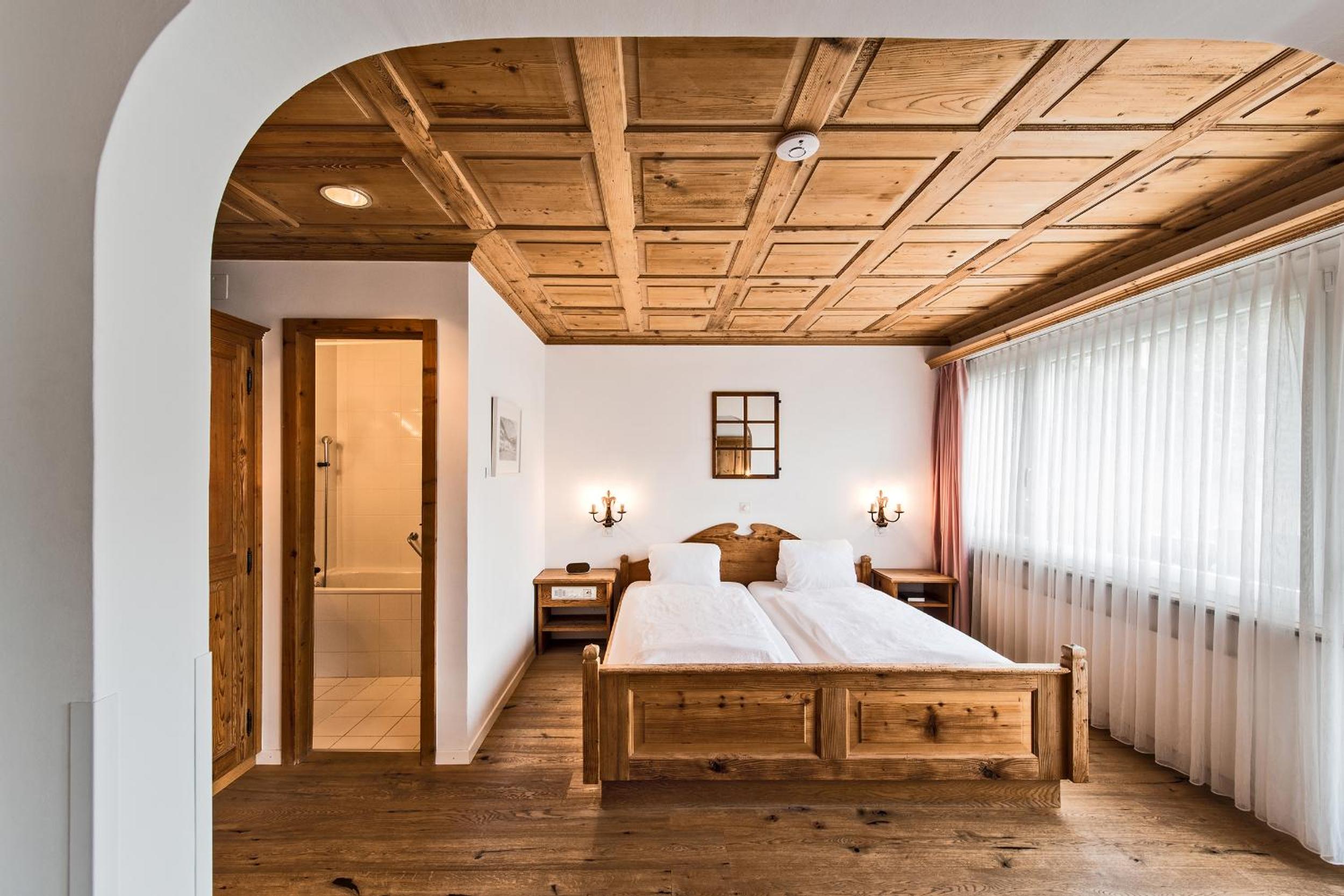 Deluxe Double Room with Balcony - Photo 9