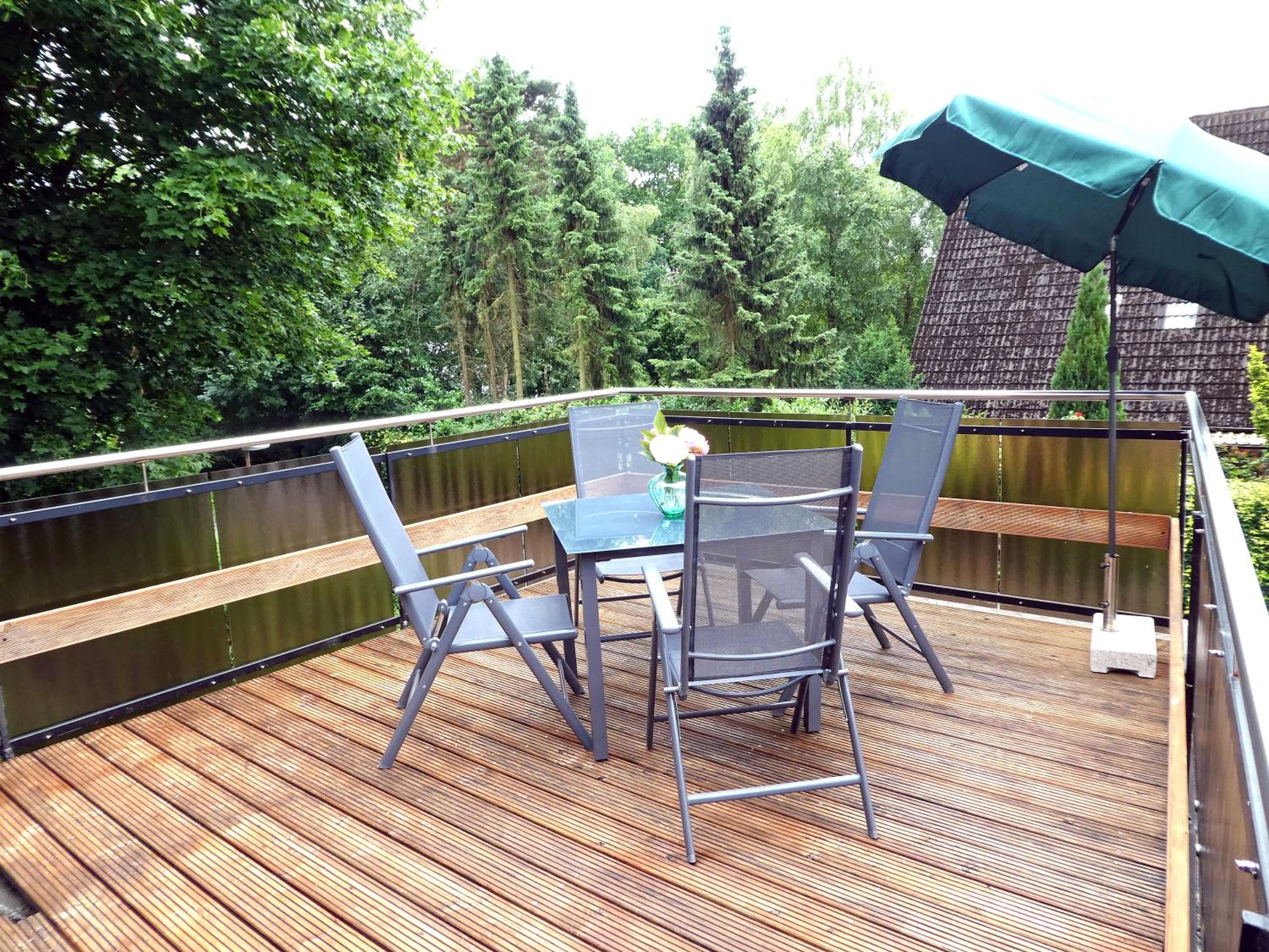 Apartment with Balcony - Photo 2