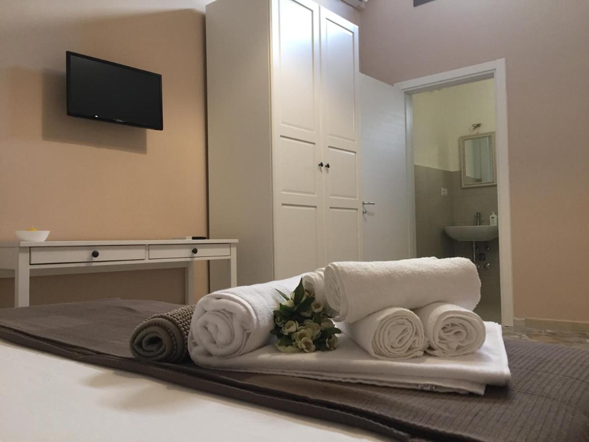 Deluxe Double Room with Shower photo 3