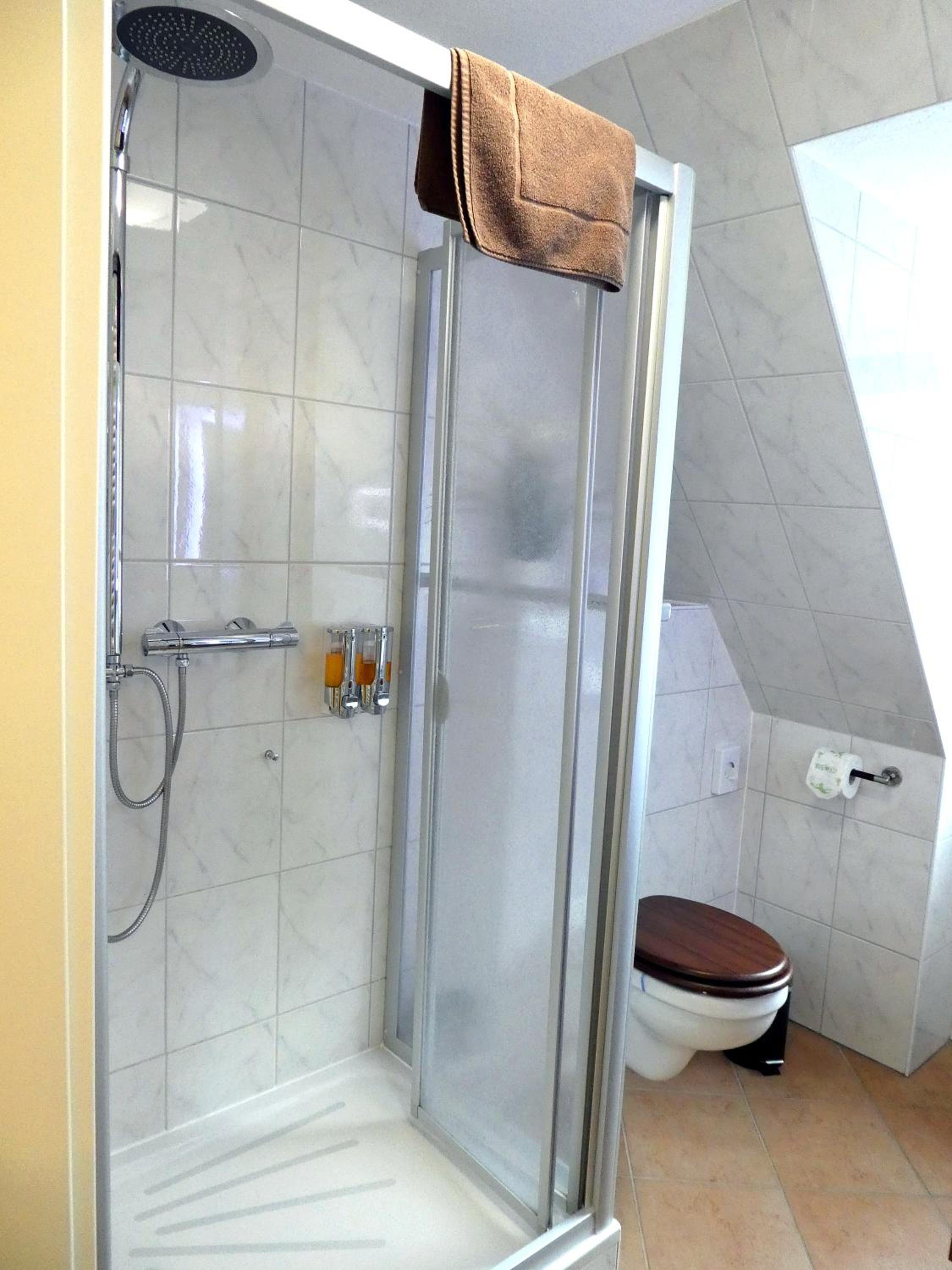 Apartment with Balcony - Photo 4